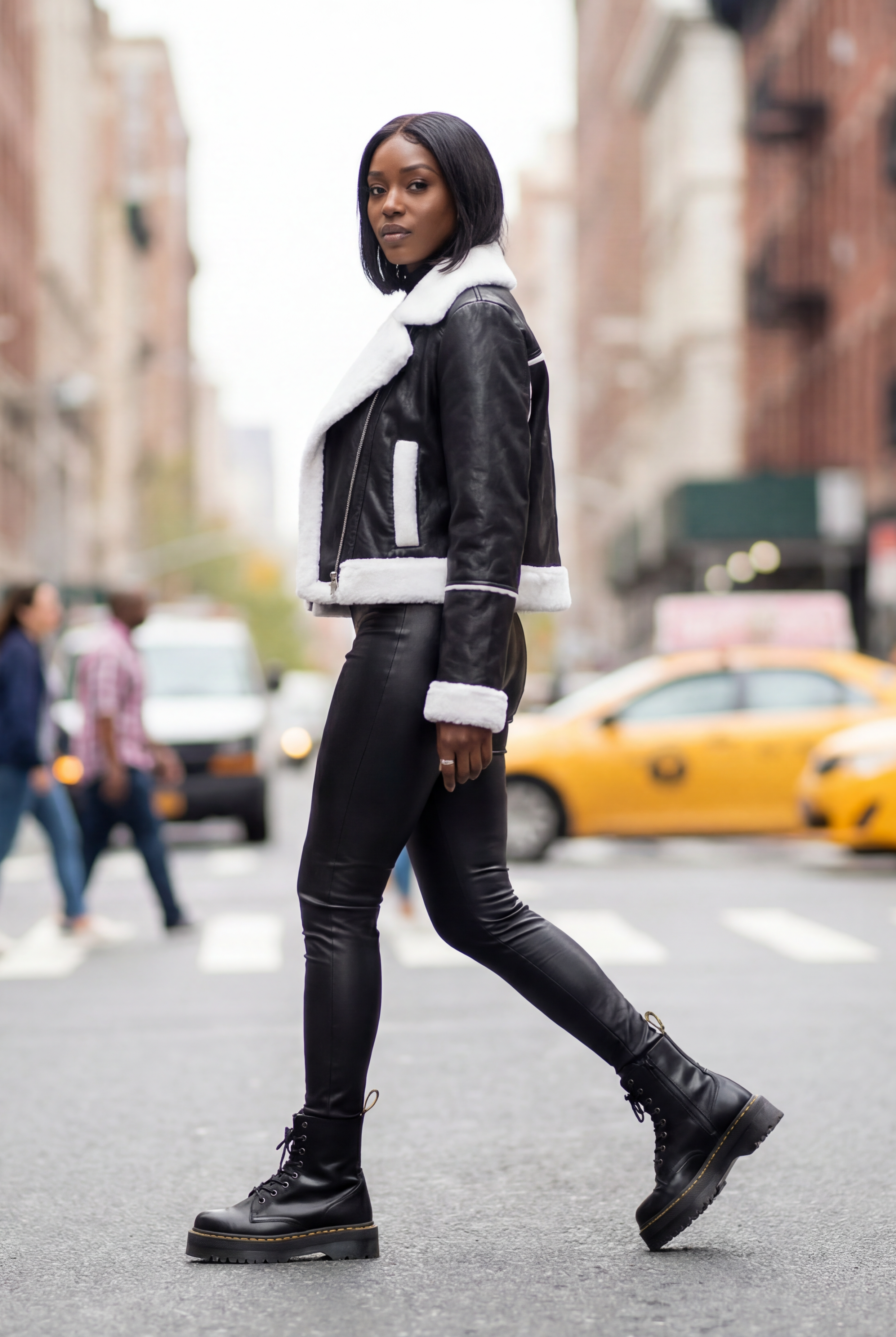 SO EINFACH KOMBINIERST DU DIE HERBST & WINTER TRENDFARBEN 2024