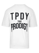 Das Robin Oversized T-Shirt mit Druck von trueprodigy ist ein weißes Unisex-T-Shirt aus schwerem Jersey mit schwarzem Text auf der Rückseite: TPDY oben, TRUE in der Mitte und PRODIGY in großen Buchstaben unten.