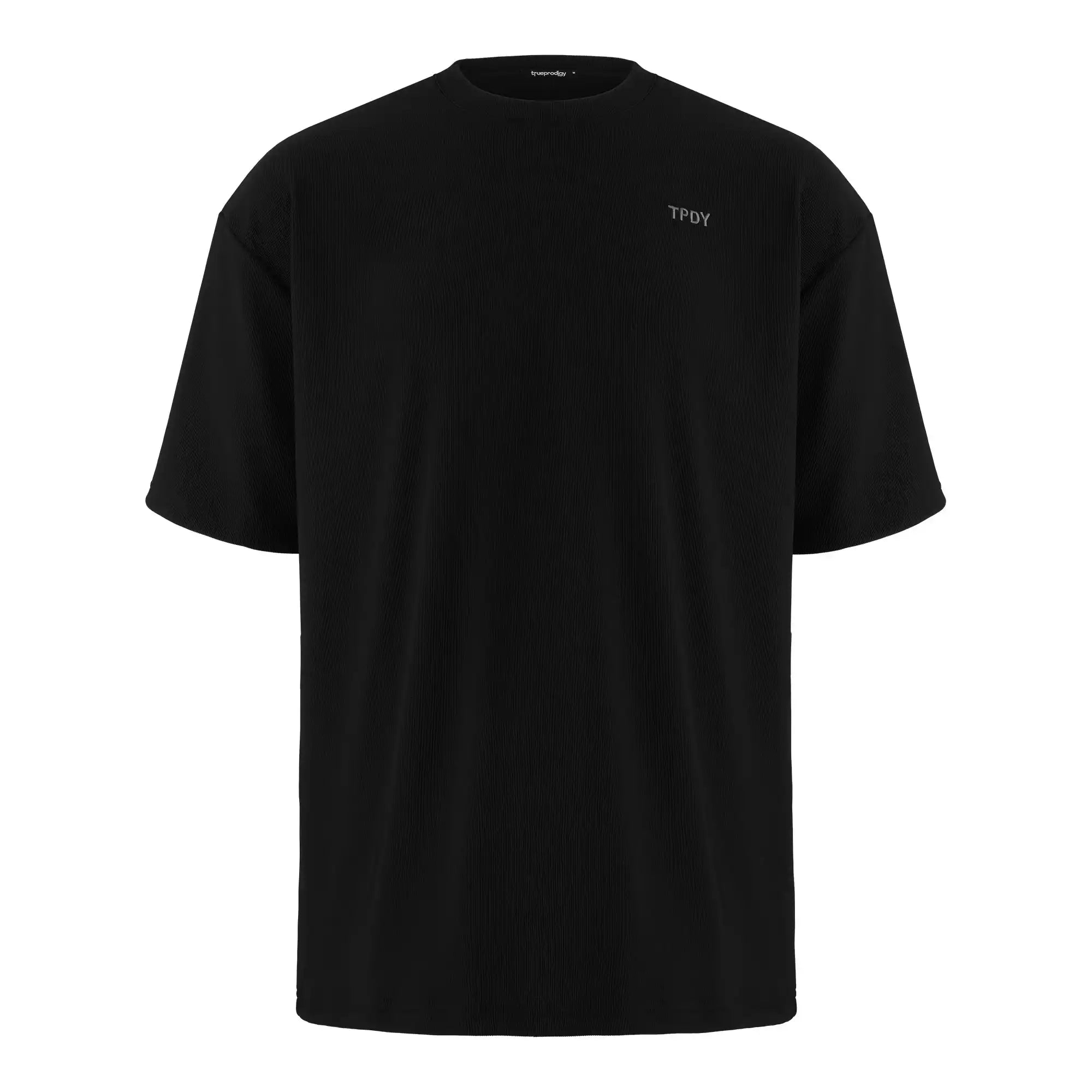 Das trueprodigy Mateo Oversized T-Shirt mit Stickerei ist ein schlichtes, schwarzes, locker sitzendes T-Shirt mit kurzen Ärmeln und einer kleinen weißen Stickerei auf der linken oberen Brust.