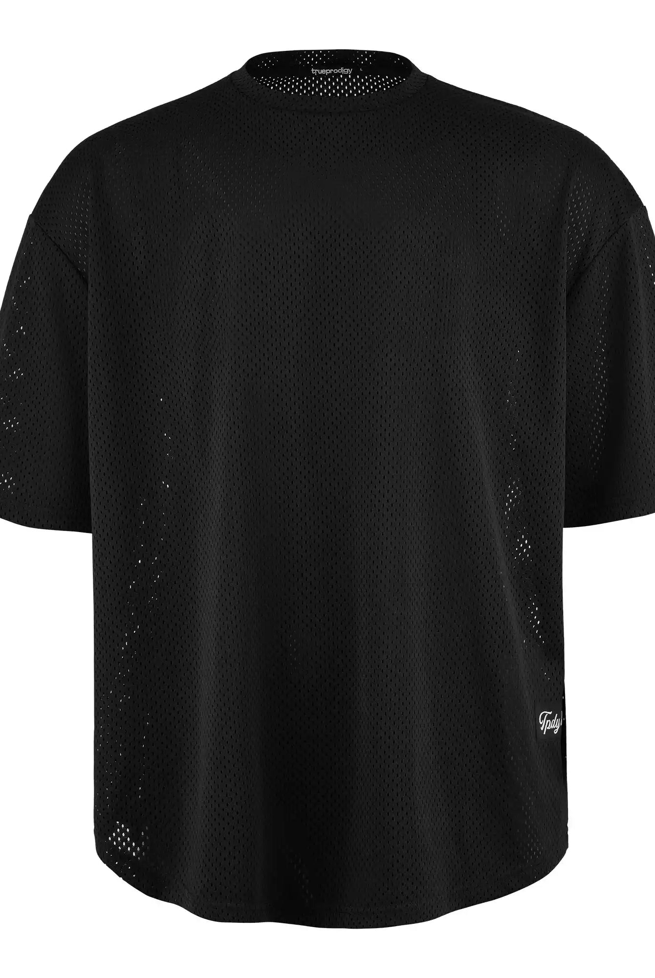 Das trueprodigy Daniel Oversized T-Shirt mit Druck ist ein locker sitzendes, schwarzes Mesh-T-Shirt mit kurzen Ärmeln, kleinen Perforationen für einen Vintage-Look und einem weißen Markenschild am unteren Saum, das sich vor einem weißen Hintergrund abhebt.