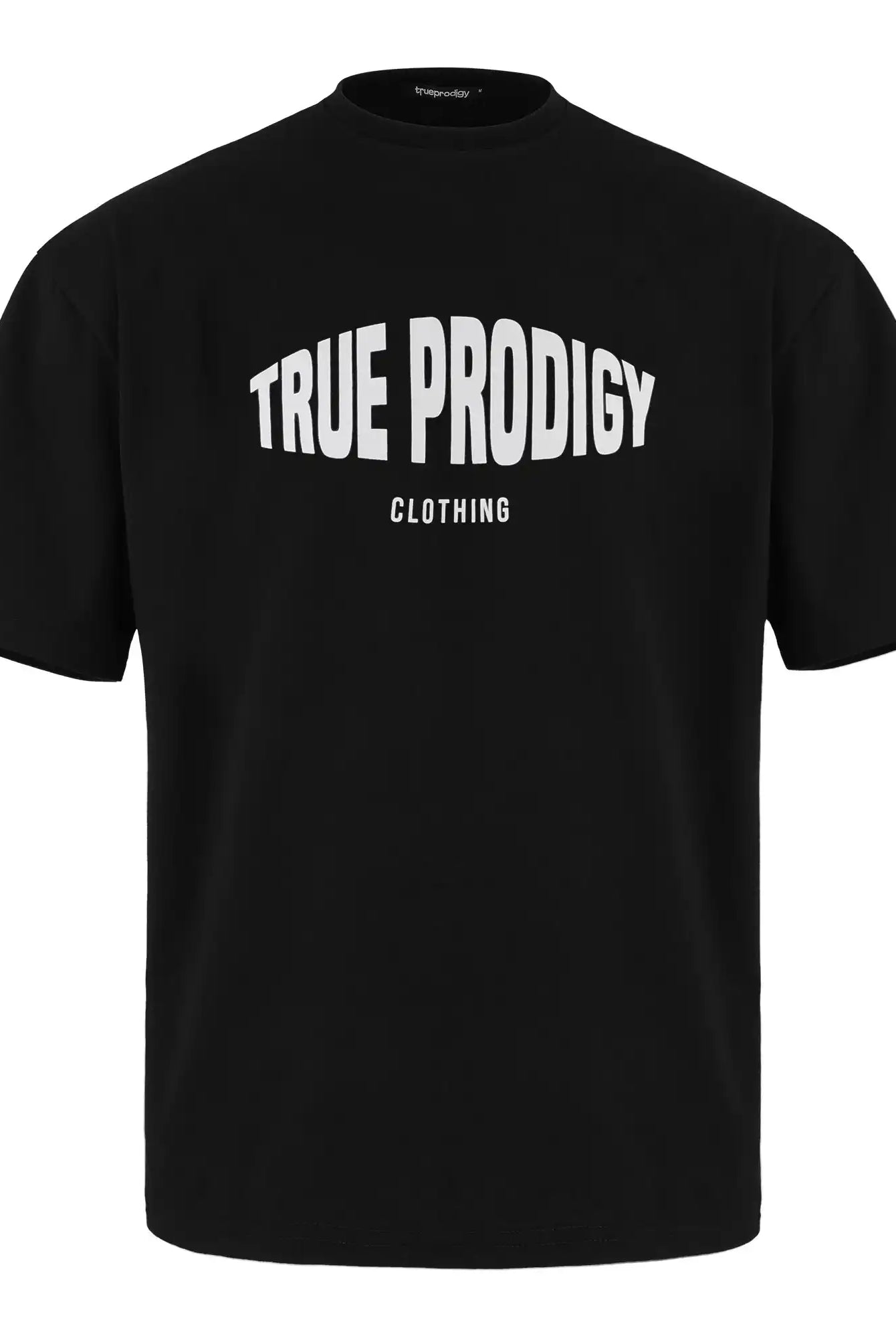 Das Miguel Oversized T-Shirt mit Druck von trueprodigy ist ein schwarzes Unisex-T-Shirt aus schwerem Jersey mit kurzen Ärmeln, das einen fetten "TRUE PRODIGY"-Schriftzug und einen kleineren "CLOTHING"-Text mittig auf der Brust zeigt.