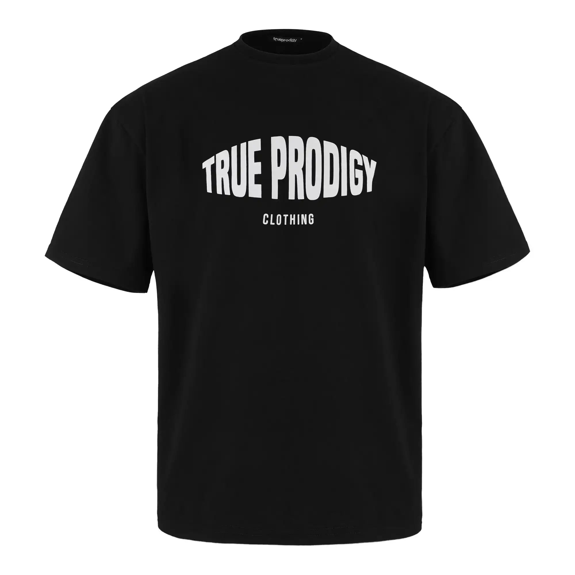 Das Miguel Oversized T-Shirt mit Druck von trueprodigy ist ein schwarzes Unisex-T-Shirt aus schwerem Jersey mit kurzen Ärmeln, das einen fetten "TRUE PRODIGY"-Schriftzug und einen kleineren "CLOTHING"-Text mittig auf der Brust zeigt.