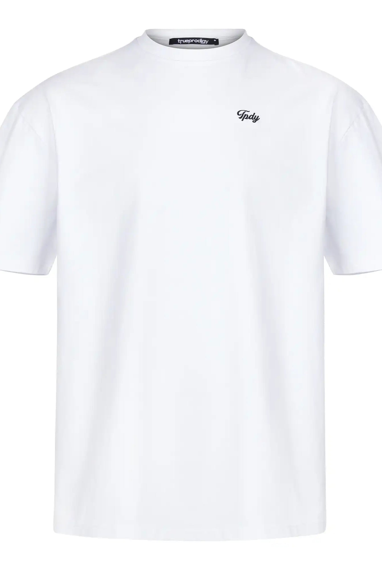 Das Nika Oversize-Basicshirt von trueprodigy ist ein schlichtes weißes Unisex-T-Shirt mit Rundhalsausschnitt, hergestellt aus dickerem Jersey-Stoff. Der Schriftzug "TPDY" ist dezent in Schwarz auf die linke Brust gestickt, ohne andere sichtbare Muster oder Designs.