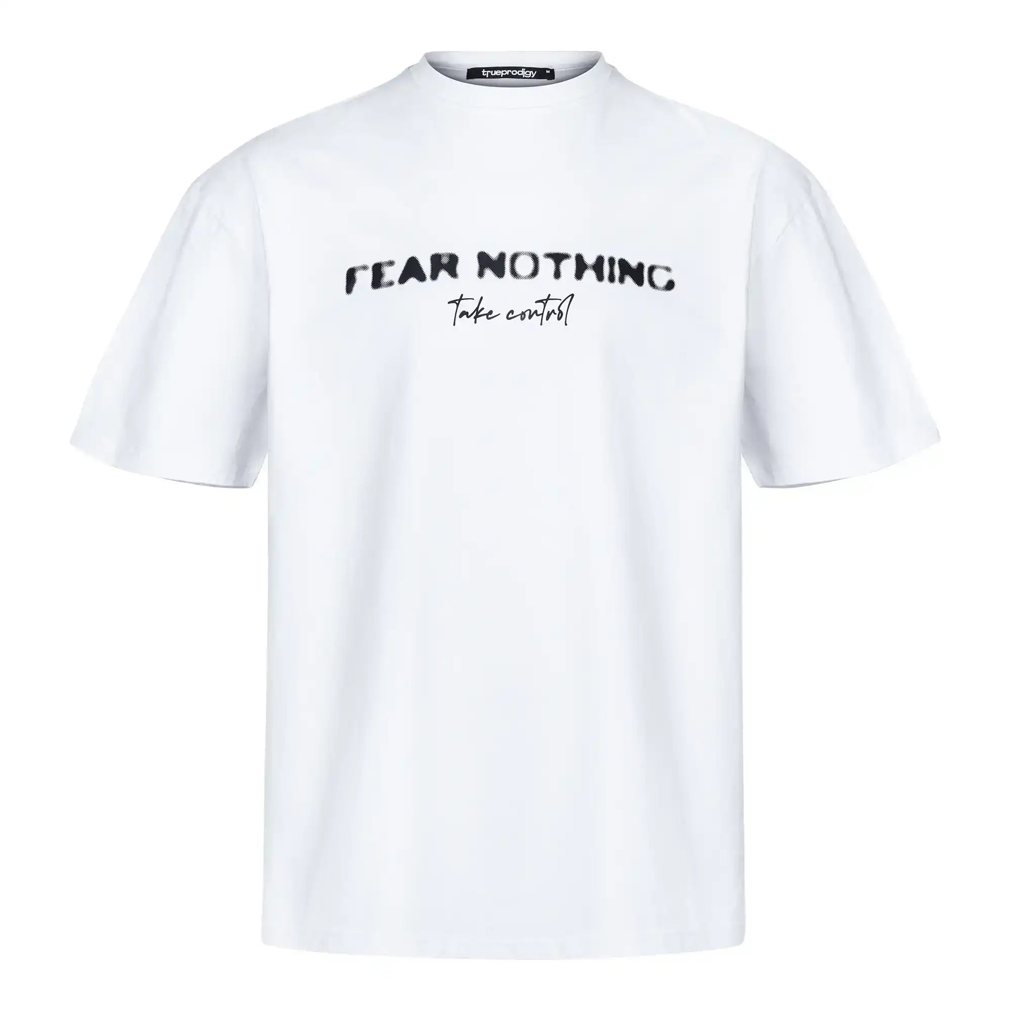 Das trueprodigy Noa F Oversize-T-Shirt hat einen schweren Jersey-Stoff und einen zentrierten Frontprint mit dem fetten Text "FEAR NOTHING" und dem kursiven "take control".