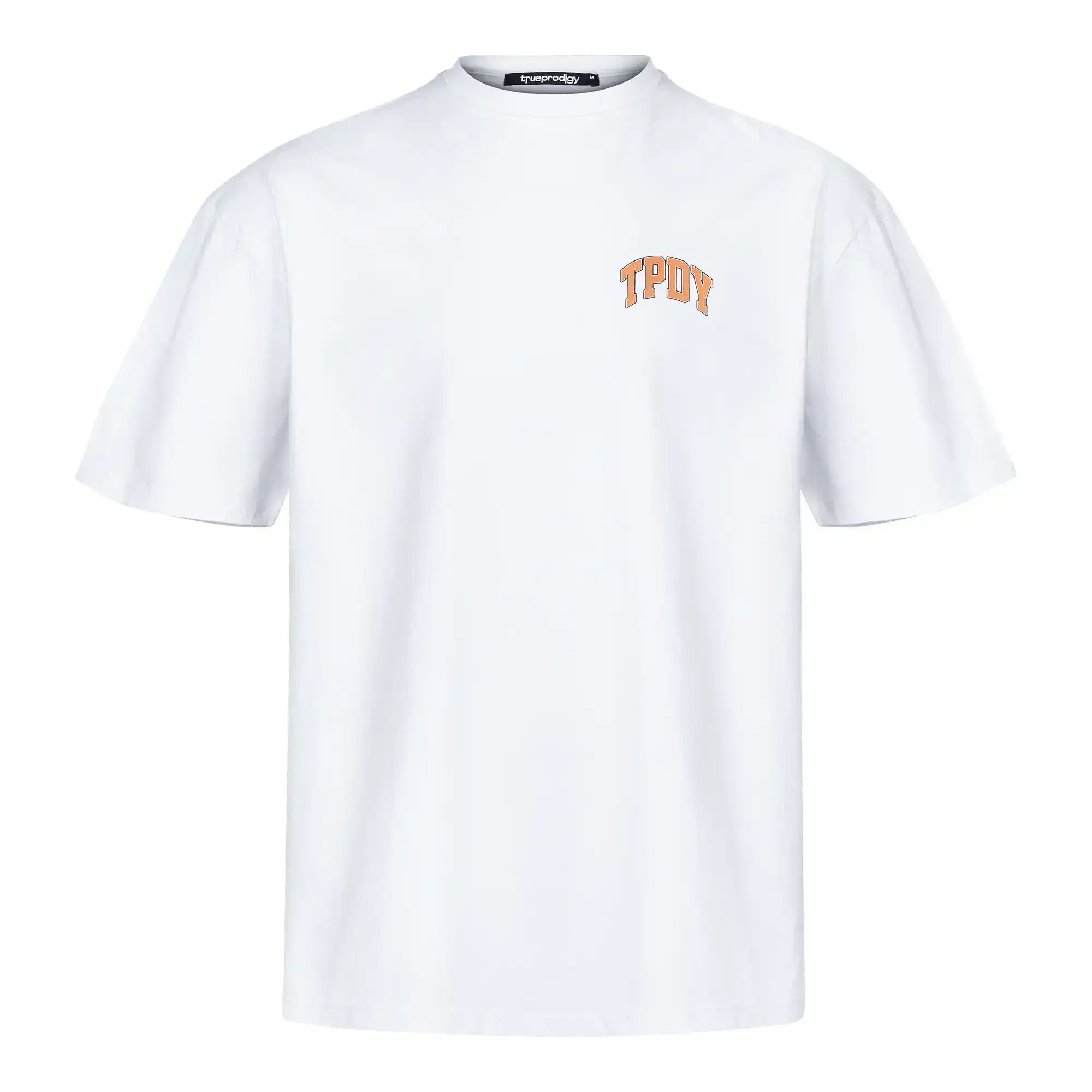 Das Arin Oversize-Shirt von trueprodigy ist ein weißes Unisex-T-Shirt aus dickem Jersey-Stoff mit einem orangefarbenen TPDY-Logo auf der Brust und einem "Stay Real"-Rückendruck auf weißem Grund.