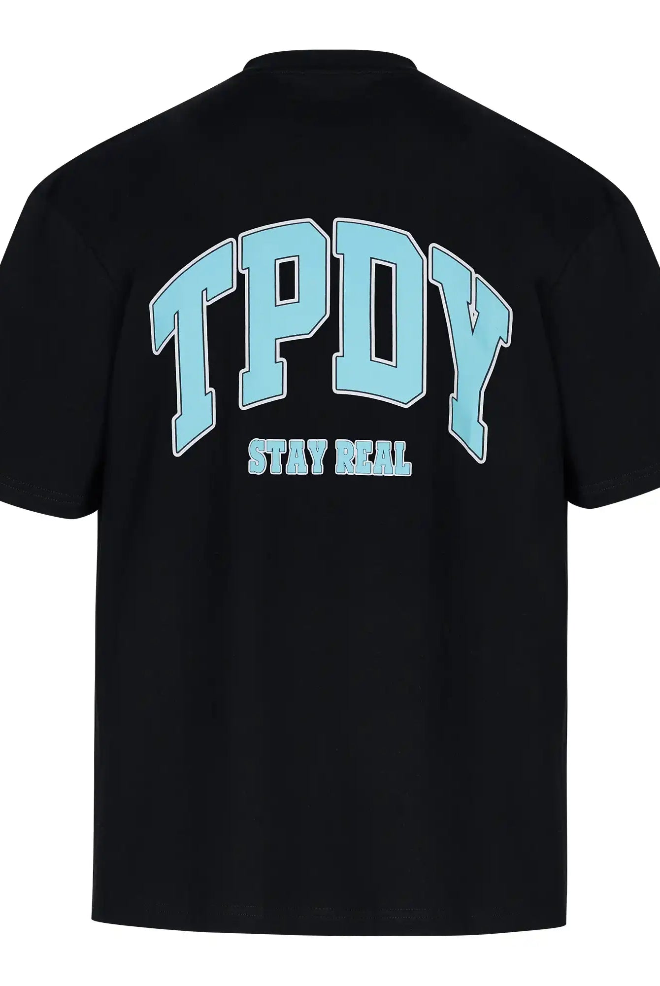 Das Arin Oversize-Shirt von trueprodigy ist ein schwarzes Unisex-T-Shirt aus dickem Jersey-Stoff, mit großem hellblauem TPDY-Schriftzug und weißem "Stay Real"-Print auf dem Rücken.