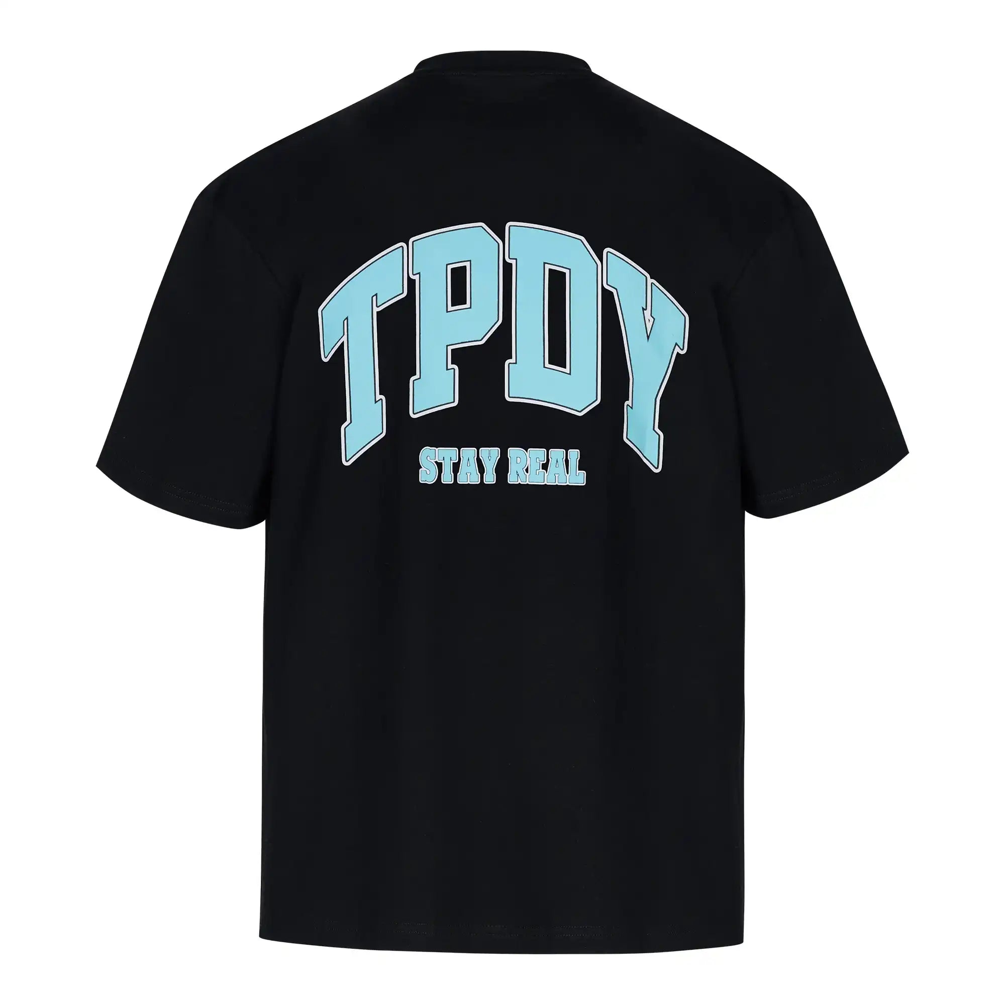 Das Arin Oversize-Shirt von trueprodigy ist ein schwarzes Unisex-T-Shirt aus dickem Jersey-Stoff, mit großem hellblauem TPDY-Schriftzug und weißem "Stay Real"-Print auf dem Rücken.