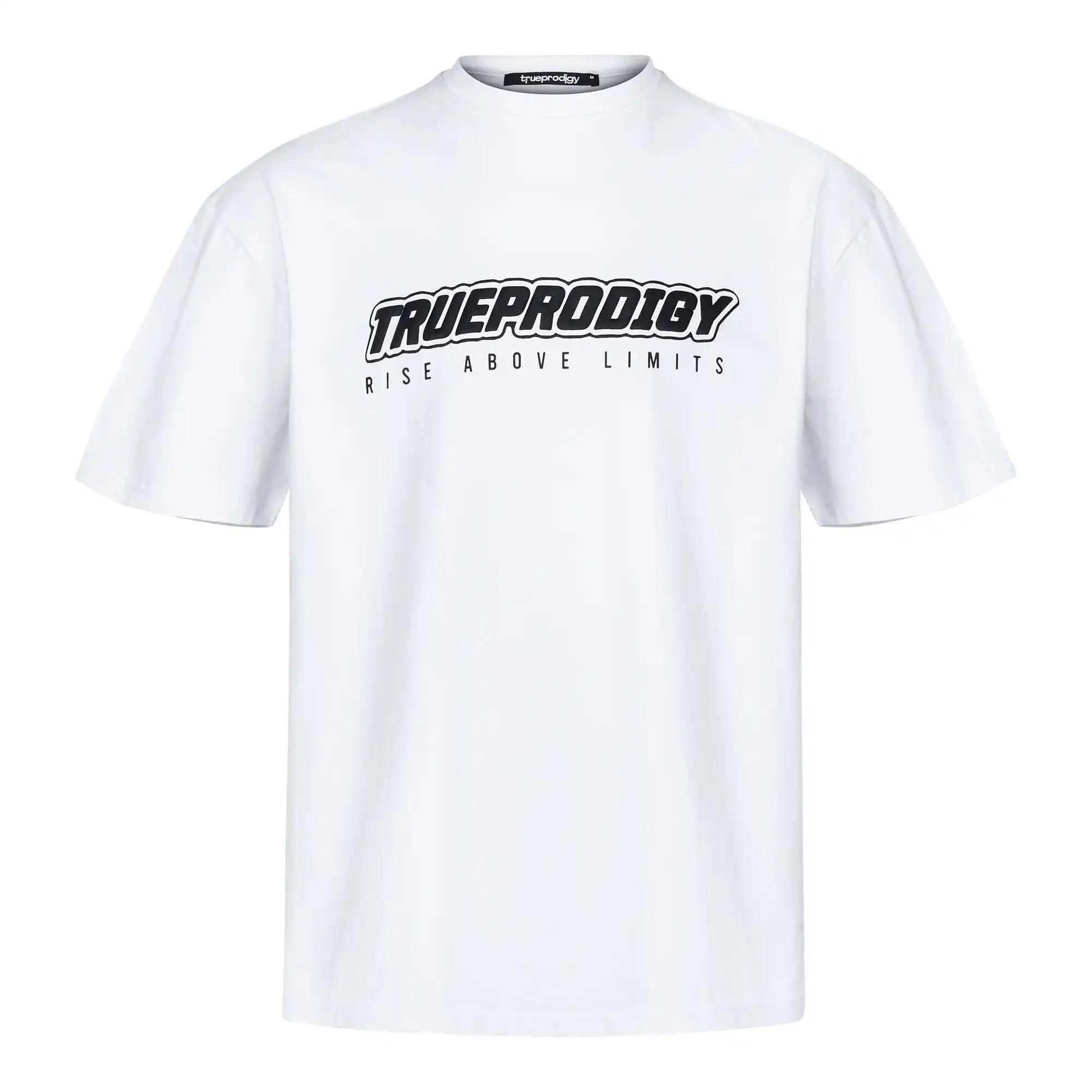 Das trueprodigy Toni F Oversize-T-Shirt hat einen 3D-Druck "TRUEPRODIGY" und "Rise Above Limits" in Schwarz auf einfarbigem Weiß, hergestellt aus schwerem Jersey für eine übergroße Passform. Auf weißem Hintergrund, geeignet für alle Geschlechter.
