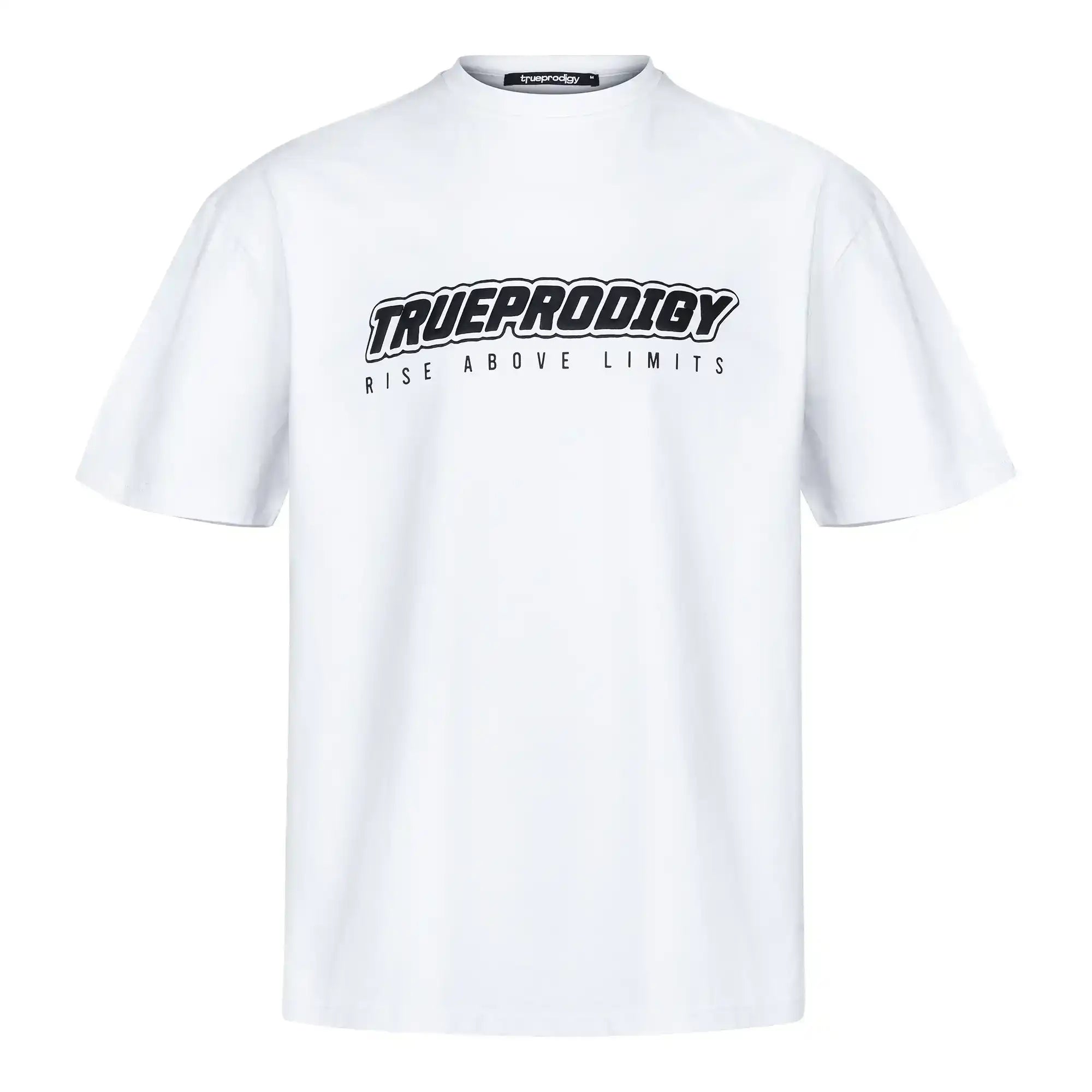Das trueprodigy Toni F Oversize-T-Shirt hat einen 3D-Druck "TRUEPRODIGY" und "Rise Above Limits" in Schwarz auf einfarbigem Weiß, hergestellt aus schwerem Jersey für eine übergroße Passform. Auf weißem Hintergrund, geeignet für alle Geschlechter.