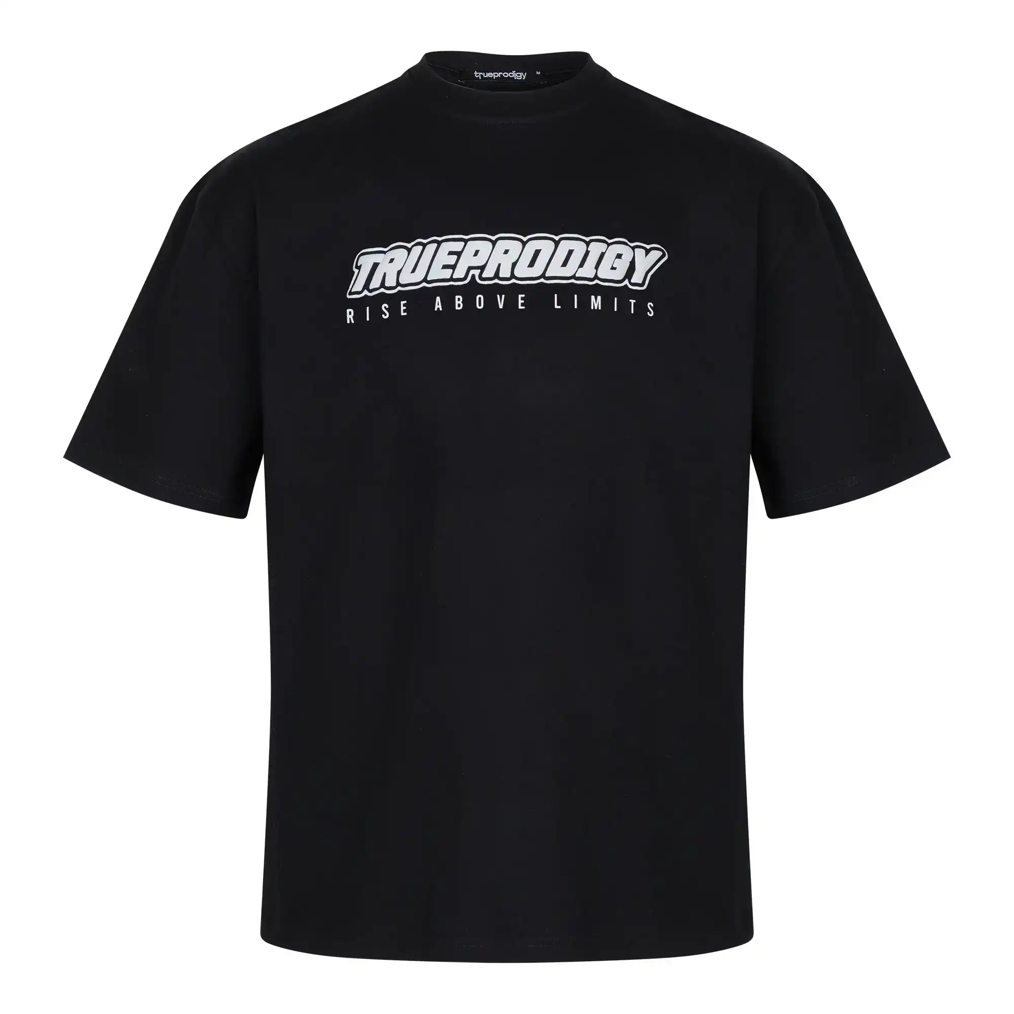 Das trueprodigy Toni F Oversize-T-Shirt mit 3D "TRUEPRODIGY"-Logo und "Rise Above Limits"-Schriftzug ist aus Heavyweight-Jersey in schlichtem Schwarz auf weißem Grund gefertigt.