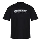Das Toni Oversize-Shirt von trueprodigy ist ein schwarzes Unisex-T-Shirt aus schwerem Jersey mit kurzen Ärmeln, Rundhalsausschnitt und 3D "Rise Above Limits"- und trueprodigy-Schaumdrucken in Weiß/Grau für vielseitige Stylings.