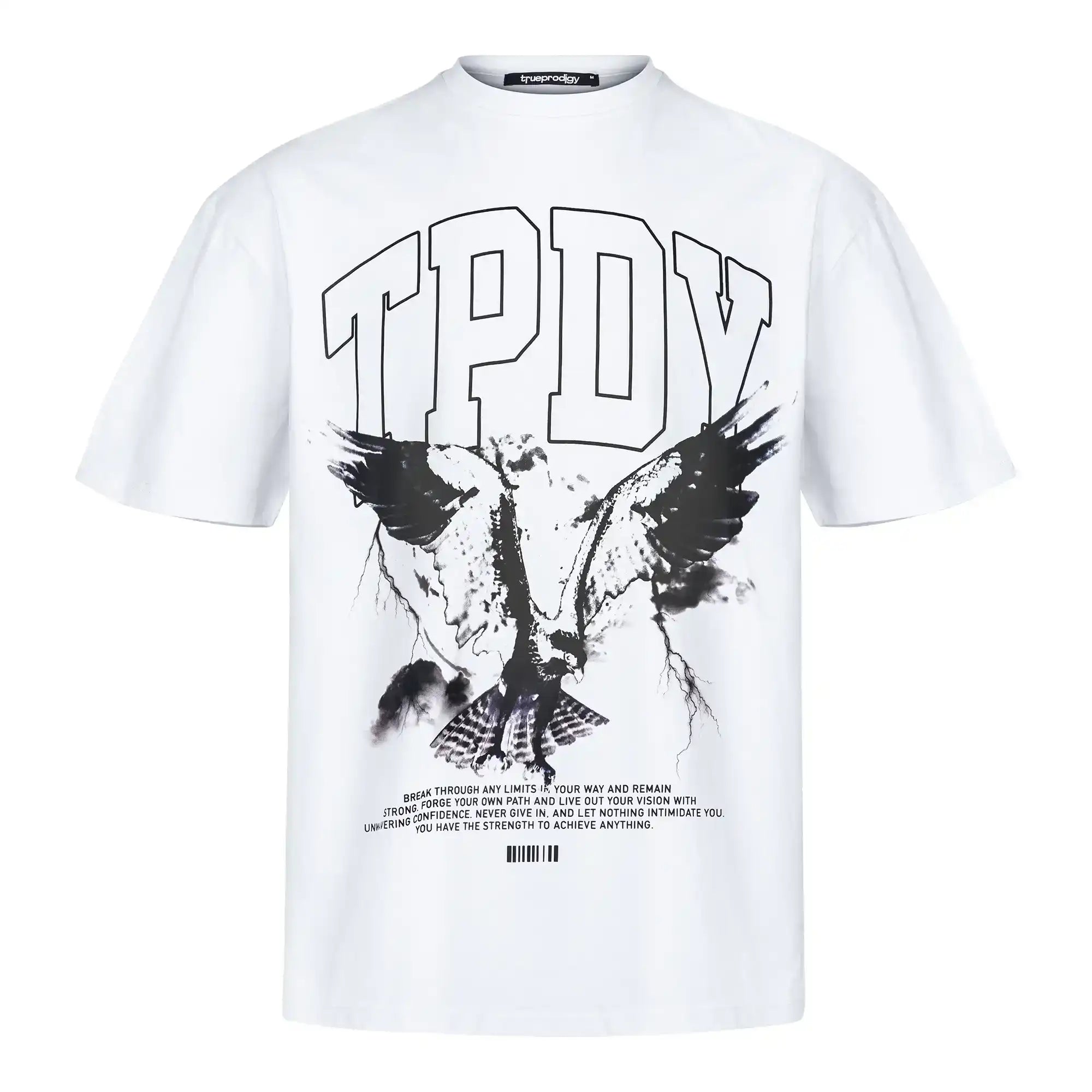 Das Yuki Oversize-T-Shirt von trueprodigy besteht aus schwerem Jerseystoff und zeigt auf der Brust einen großen schwarzen TPDY-Schriftzug mit Adlergrafik; darunter ist ein motivierendes Zitat in kleiner Schrift zu sehen.