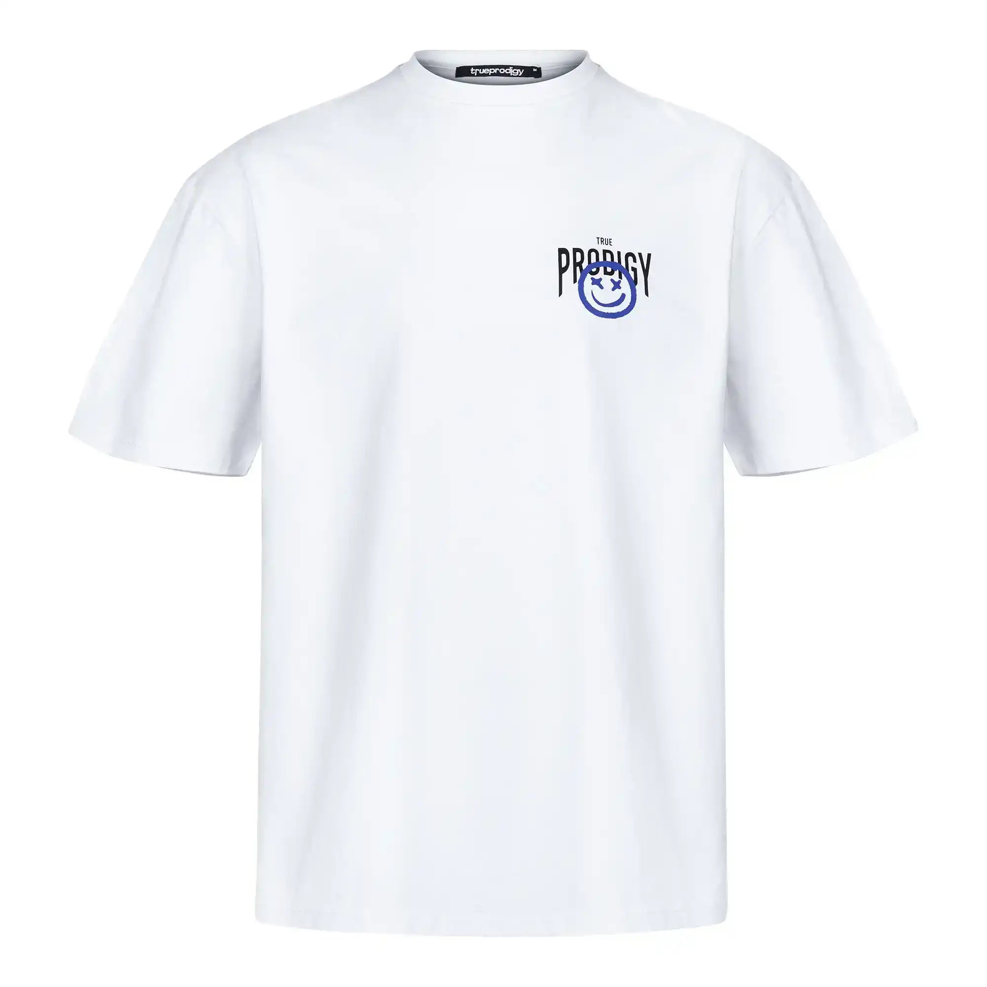 Das trueprodigy Hajin F Oversize-T-Shirt hat ein schlichtes weißes Design aus dickem Jersey-Stoff, mit "The Prodigy"-Schriftzug und einem blauen Spray-Smiley & Happy-Mind-Print auf der oberen linken Brust.