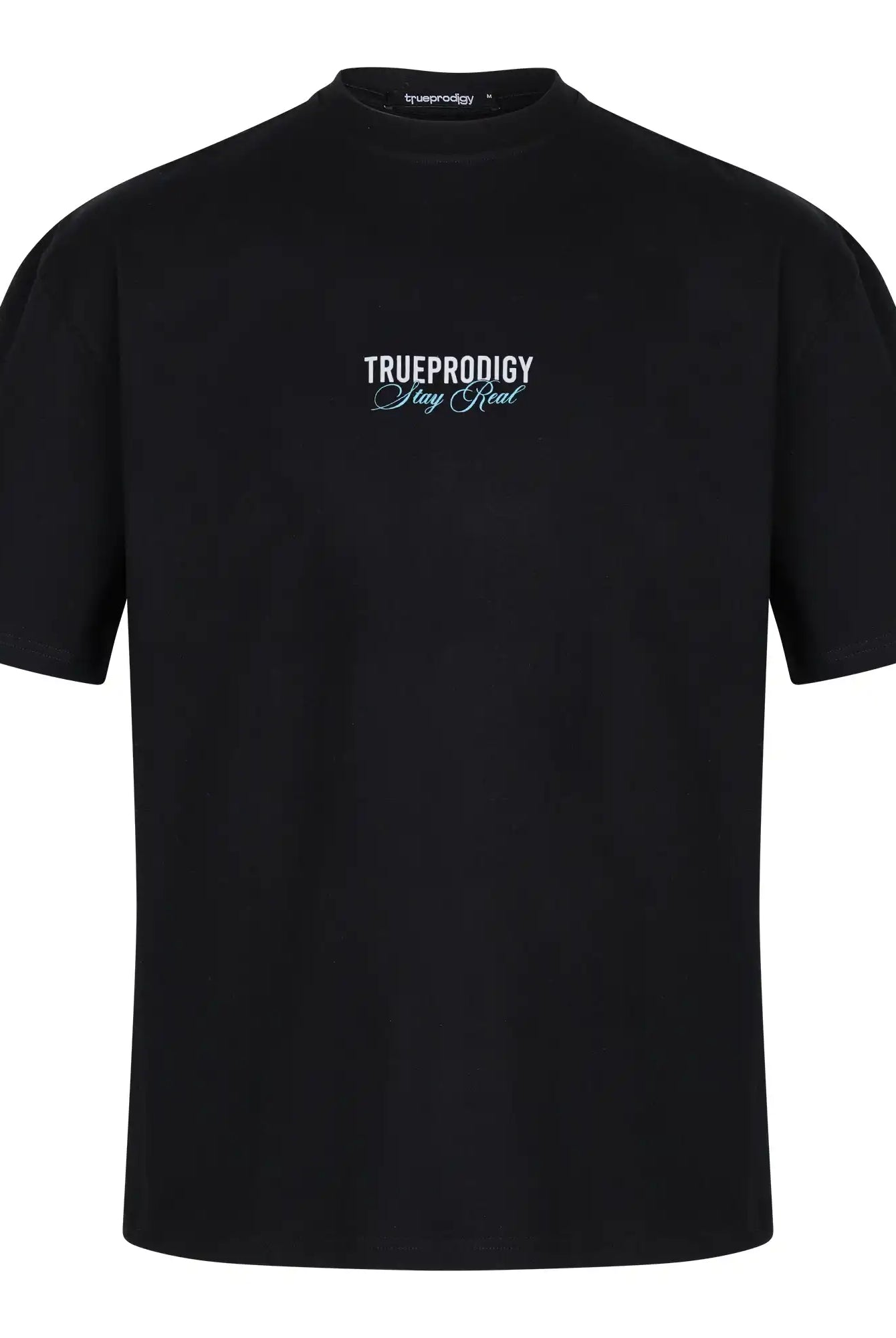 Das trueprodigy Lou F Oversize-T-Shirt hat den Schriftzug "Stay Real" auf der Vorder- und Rückseite, einen Rundhalsausschnitt und kurze Ärmel. Hergestellt aus schwerem Jersey-Stoff für extra Komfort und Haltbarkeit.