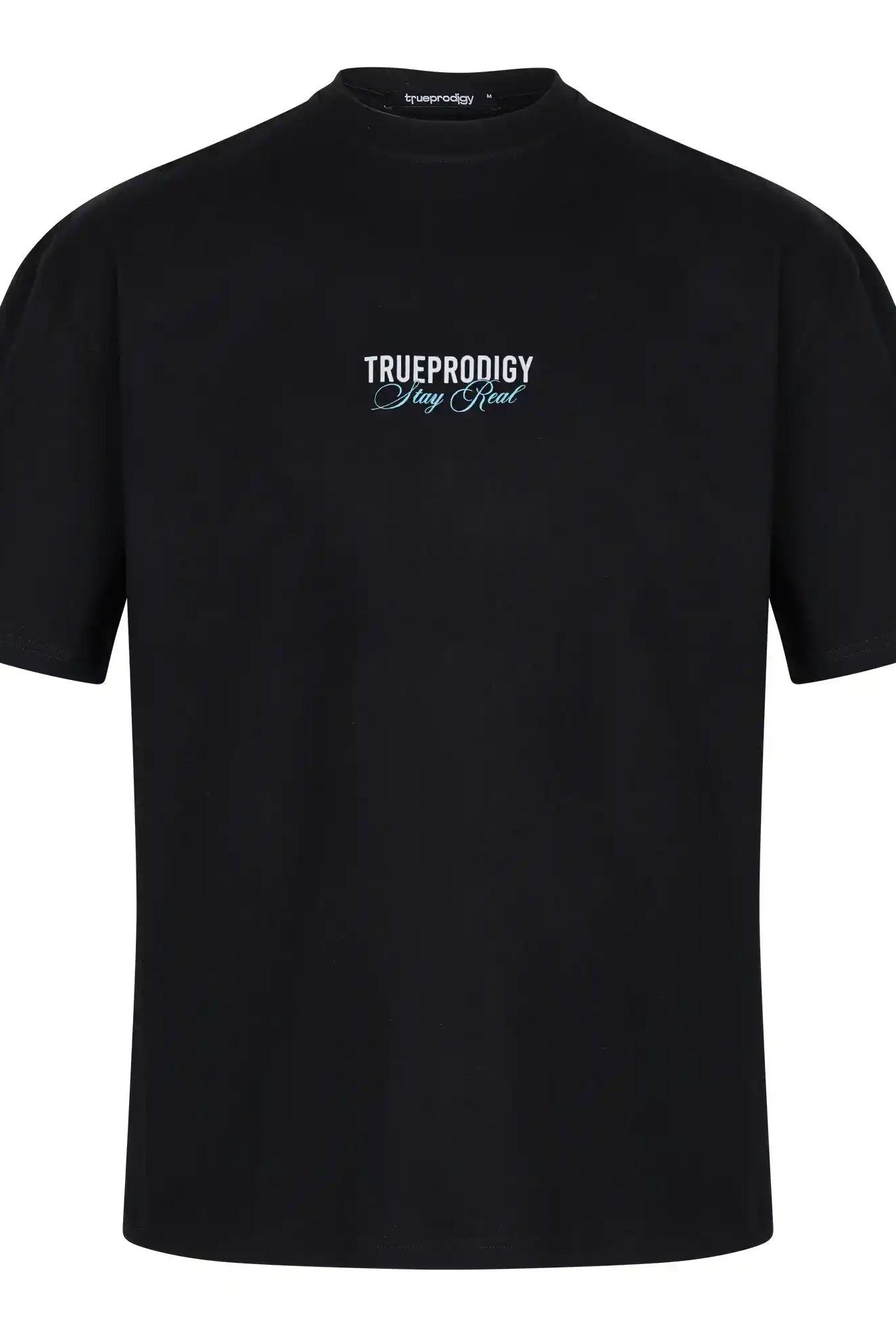 Das trueprodigy Lou F Oversize-T-Shirt hat den Schriftzug "Stay Real" auf der Vorder- und Rückseite, einen Rundhalsausschnitt und kurze Ärmel. Hergestellt aus schwerem Jersey-Stoff für extra Komfort und Haltbarkeit.