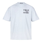 Das Alex Oversize-T-Shirt von trueprodigy zeigt eine Rosenskizze und das trueprodigy-Logo als Vorder- und Rückendruck. Dieses Unisex-Shirt auf weißem Grund kombiniert Komfort mit einem auffälligen grafischen Stil.