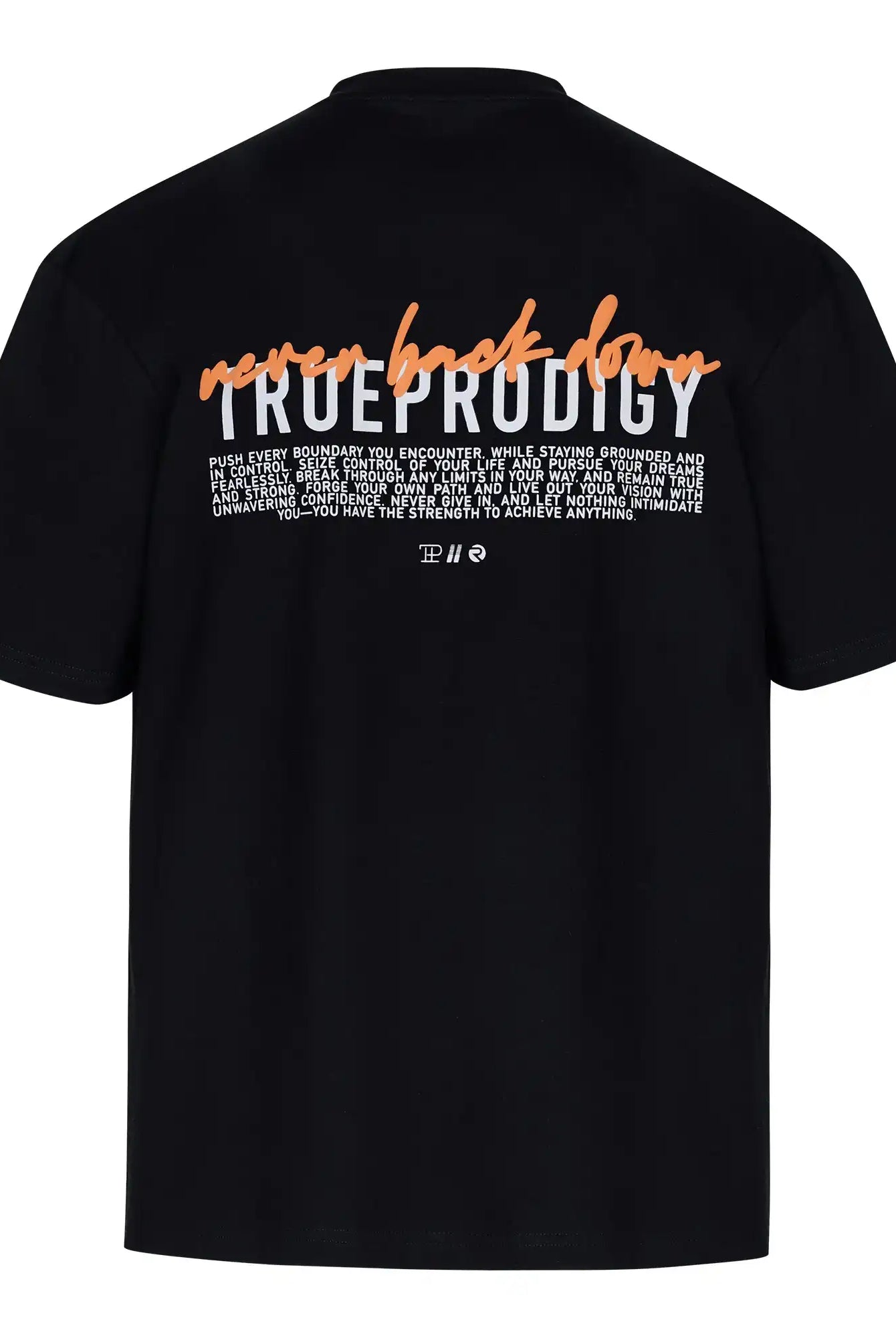 Das Lior F Oversize-Damen-T-Shirt von trueprodigy besticht durch ein plakatives Rückenstatement "never back down" und eine hochwertige Haptik dank hochwertigem Jerseystoff - perfekt für einen stylischen Unisex-Look.