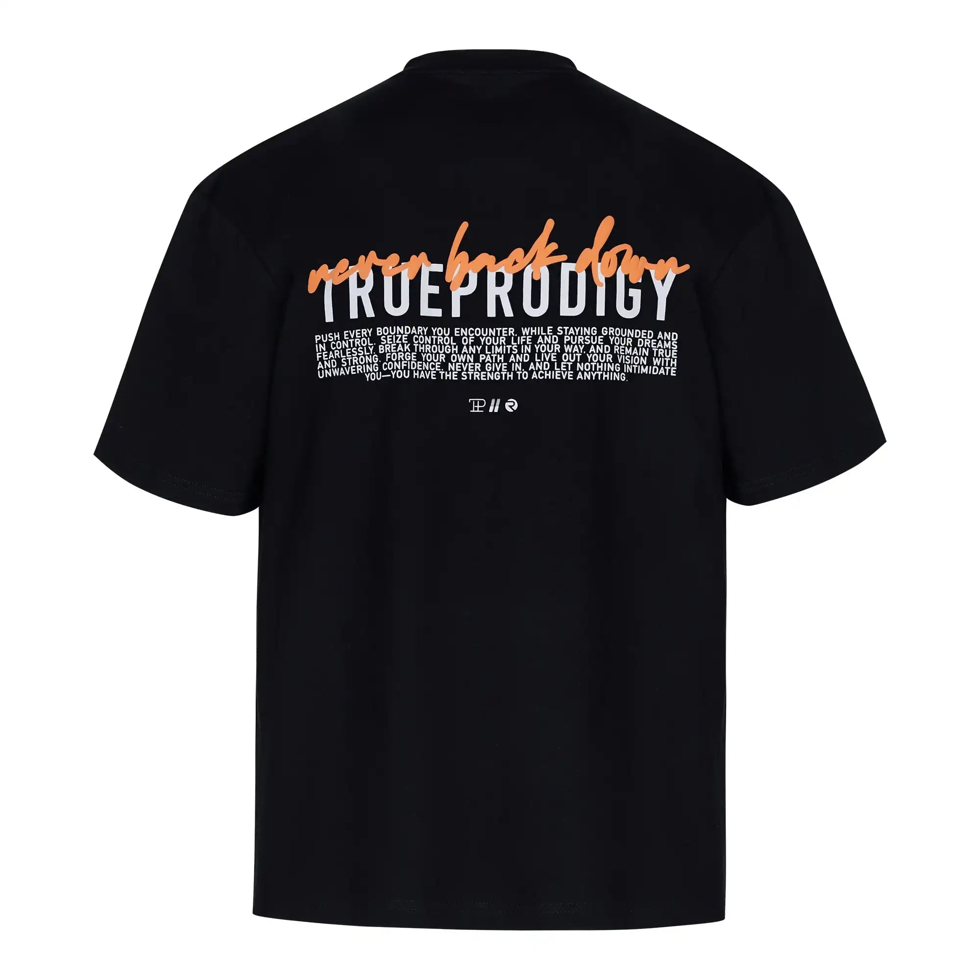 Das Lior Oversize-T-Shirt von trueprodigy verfügt über ein Brustlogo und einen "never back down"-Rückendruck in Orange und Weiß, mit einem kleinen Logodetail am Saum. Hergestellt aus dickem Jersey-Stoff für maximalen Komfort.