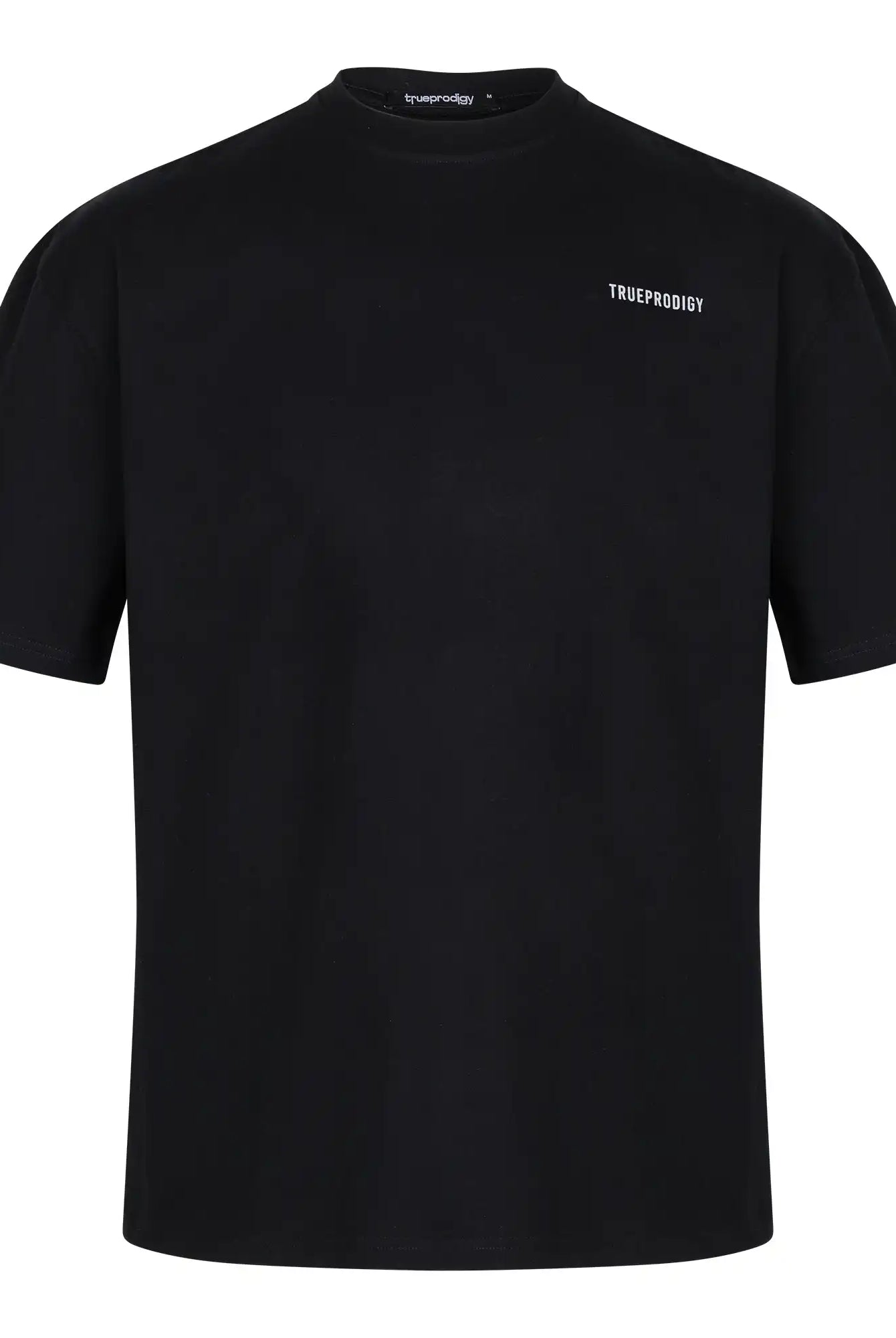 Das Lior Oversize-T-Shirt von trueprodigy hat einen Rundhalsausschnitt, eine normale Passform und ein kleines Brustlogo mit TRUEPRODIGY-Schriftzug sowie einen "never back down"-Druck auf dem Rücken. Hergestellt aus dickem schwarzem Jersey-Stoff.