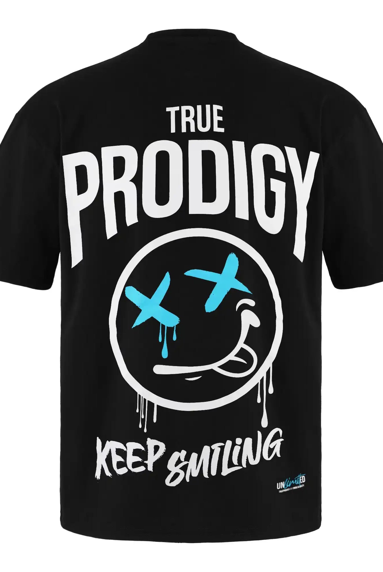 Das trueprodigy Kenji F Oversize-Damen-T-Shirt ist ein schwarzes Heavy-Jersey-T-Shirt mit auffälligem weißem TRUE PRODIGY-Branding, einem großen Smiley-Gesicht mit blauen X-Augen und dem Graffiti-Text "KEEP SMILING" auf der Vorderseite.