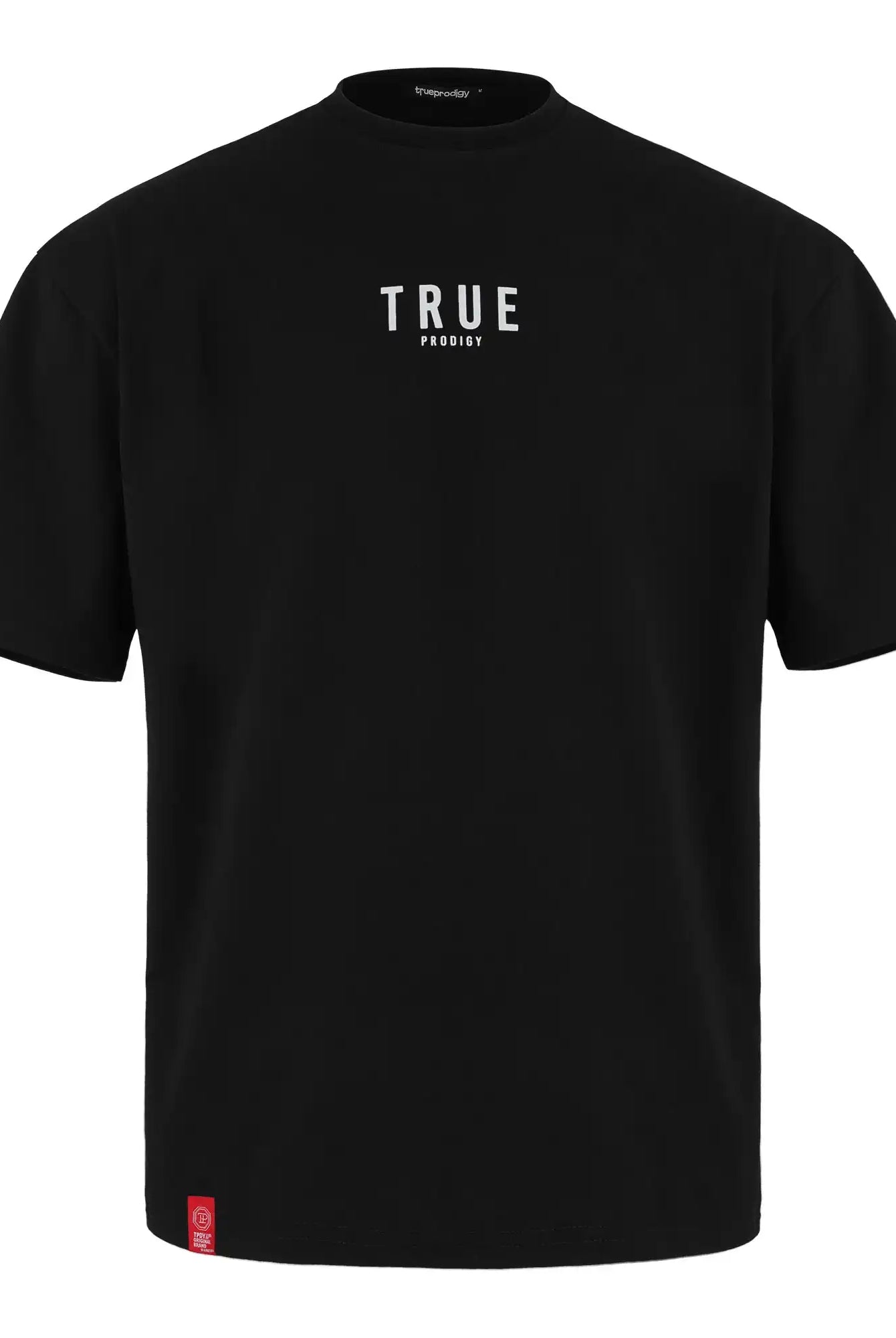 Das Bengi Oversized T-Shirt mit Druck von trueprodigy ist ein schlichtes schwarzes Unisex-T-Shirt aus schwerem Jersey mit dem Aufdruck "TRUE PRODIGY" in weißen Großbuchstaben auf der Brust, einem Rundhalsausschnitt und einem kleinen roten Etikett am unteren Saum.