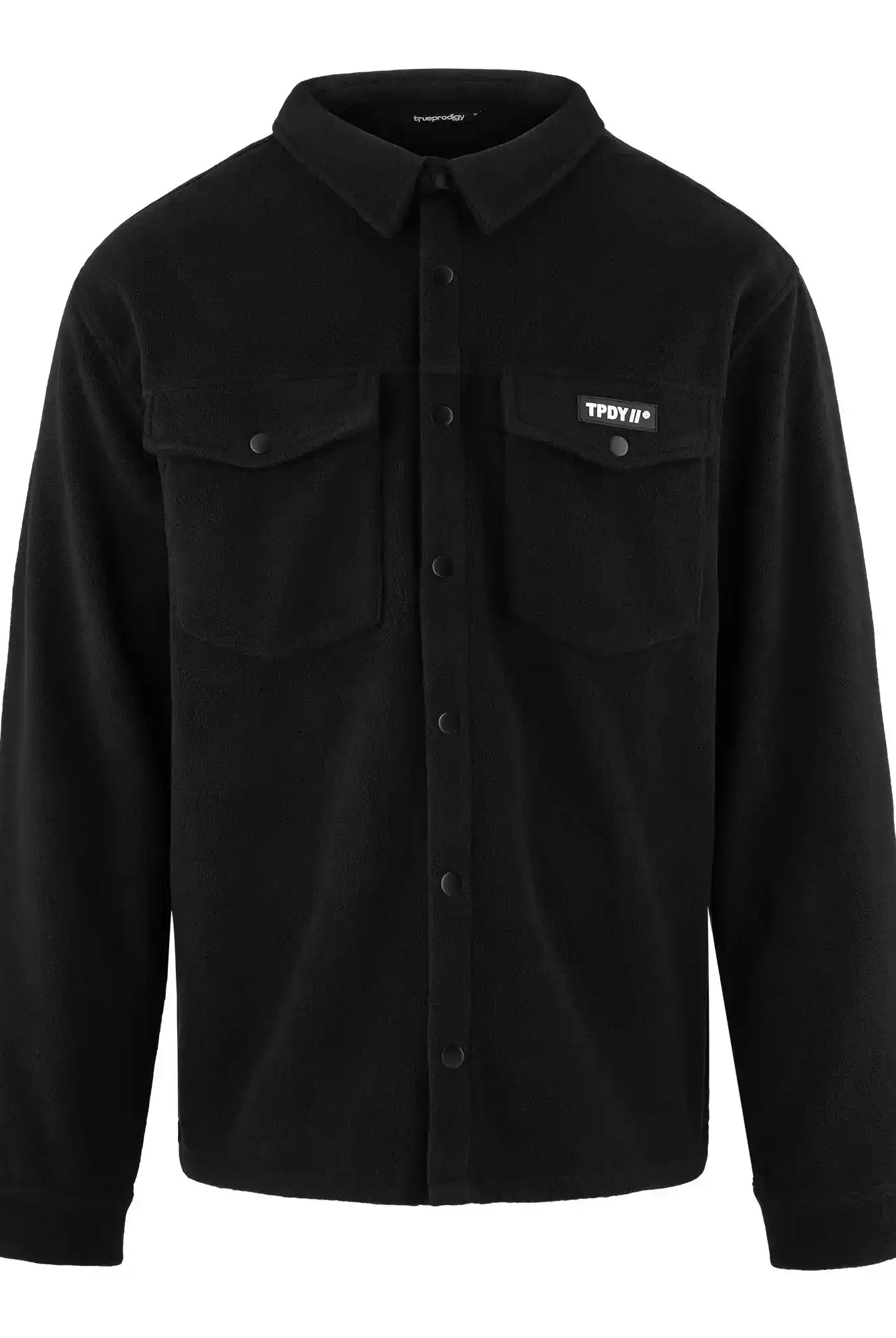 Die Bill Fleece Oversized Hemd von trueprodigy ist eine schwarze Fleecejacke mit einem Kragen, zwei Pattentaschen auf der Brust und einem kleinen trueprodigy-Logo auf der linken Tasche. Sie ist auf einem schlichten weißen Hintergrund abgebildet.