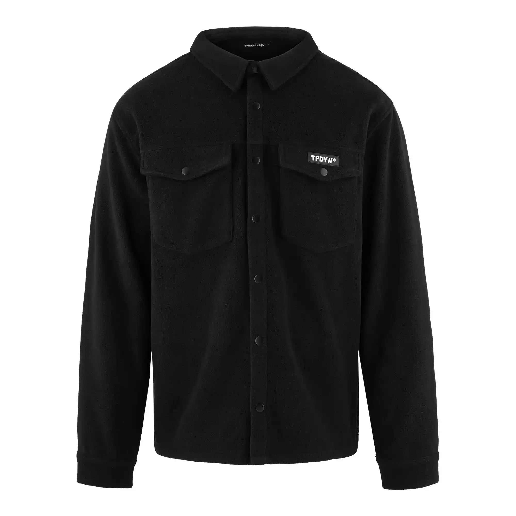 Die Bill Fleece Oversized Hemd von trueprodigy ist eine schwarze Fleecejacke mit einem Kragen, zwei Pattentaschen auf der Brust und einem kleinen trueprodigy-Logo auf der linken Tasche. Sie ist auf einem schlichten weißen Hintergrund abgebildet.