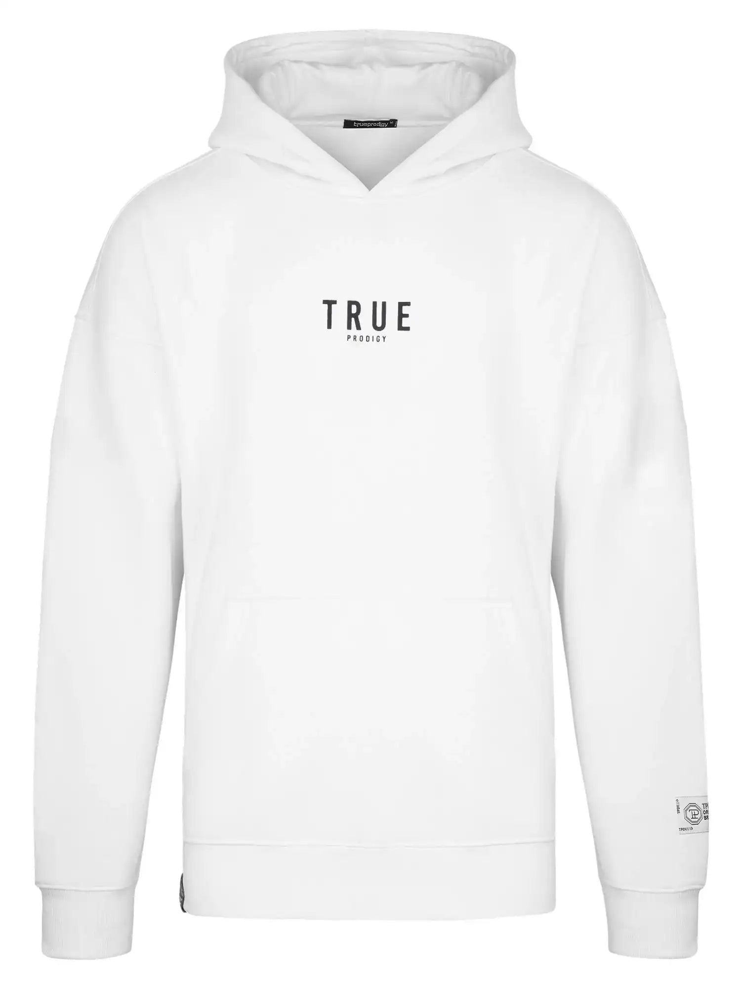 Der Quinn Oversized Hoodie mit Print von trueprodigy ist ein schlichter, weißer Unisex-Kapuzenpulli mit einer Fronttasche, schwarzem TRUE PRODIGY-Brustprint und einem kleinen trueprodigy-Label am linken Ärmel in der Nähe des Bündchens.