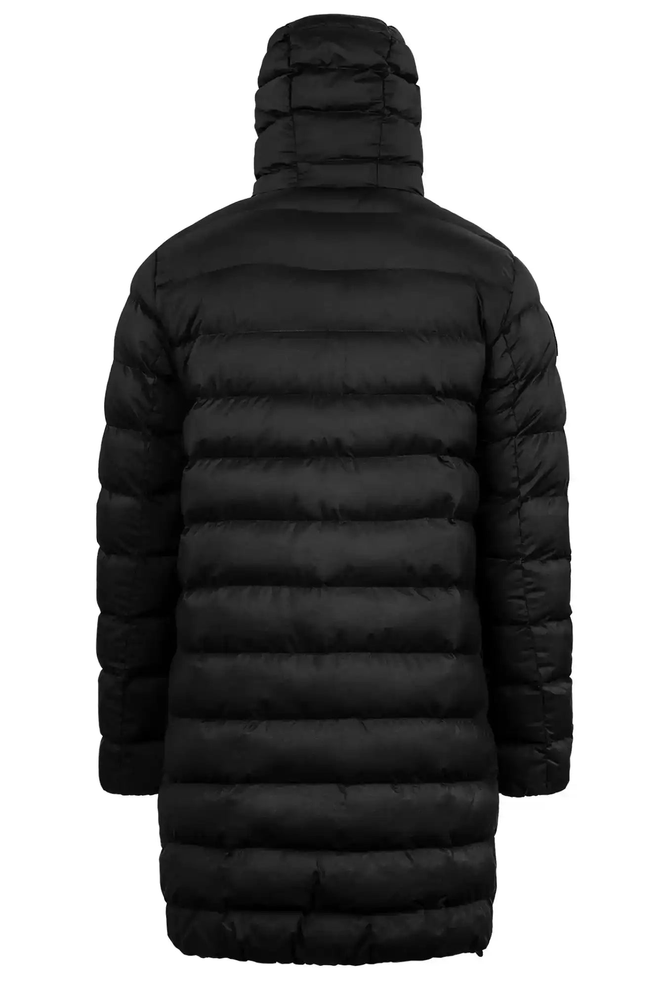 Die Chester F Lange Pufferjacke mit Logo von trueprodigy ist eine lange schwarze Jacke mit horizontaler Steppung, hohem Kragen und mittlerer Oberschenkellänge - ideal, um stilvoll und warm zu bleiben. Die Abbildung zeigt den Damenparka von hinten.