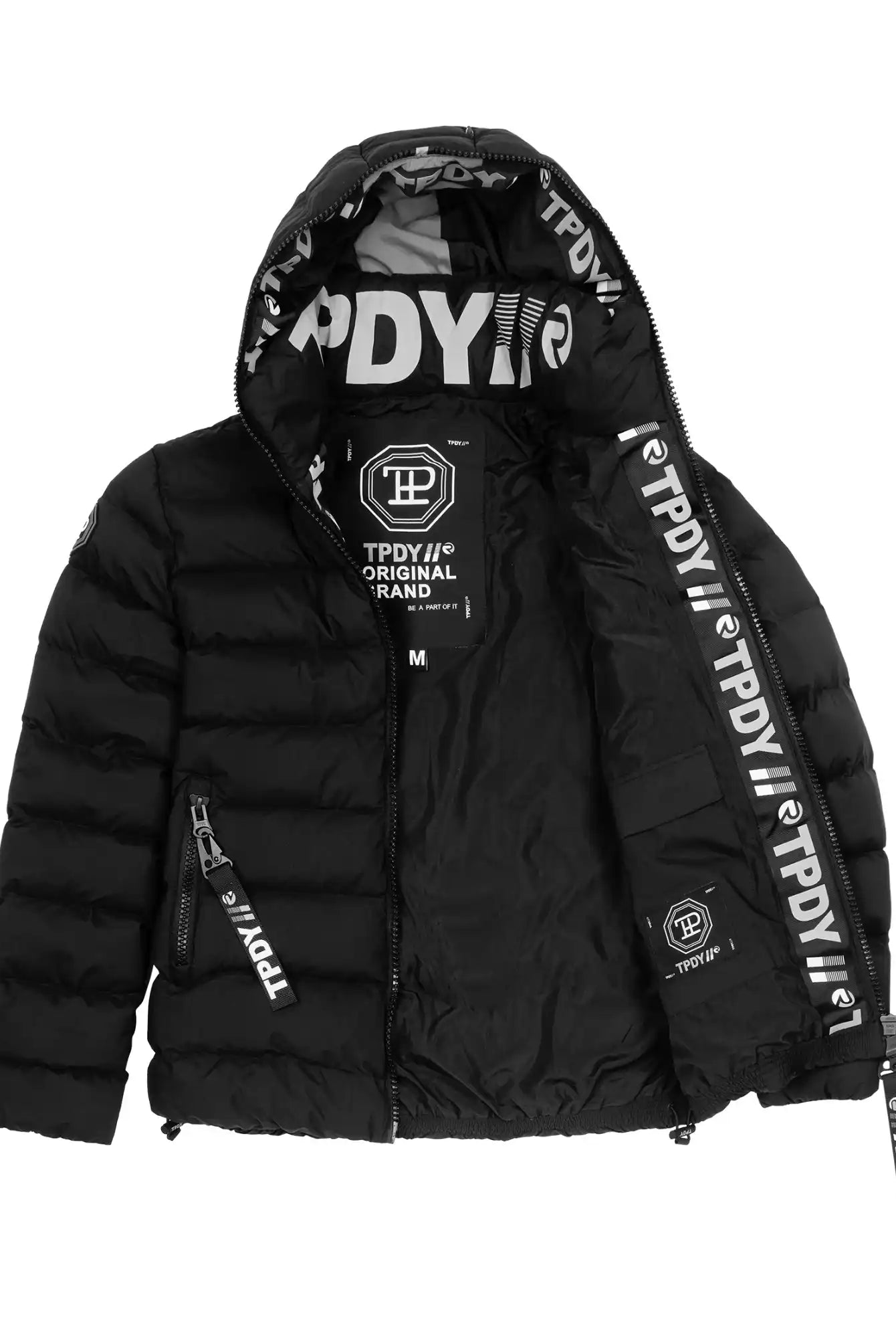 Die trueprodigy Neo F Kurze Pufferjacke mit Logo ist eine schwarze, wasserabweisende Damenjacke mit Kapuze, Seitentaschen, mittelgroßem Etikett innen und auffälligem weißem Innenbranding, das beim Öffnen des Reißverschlusses sichtbar ist.