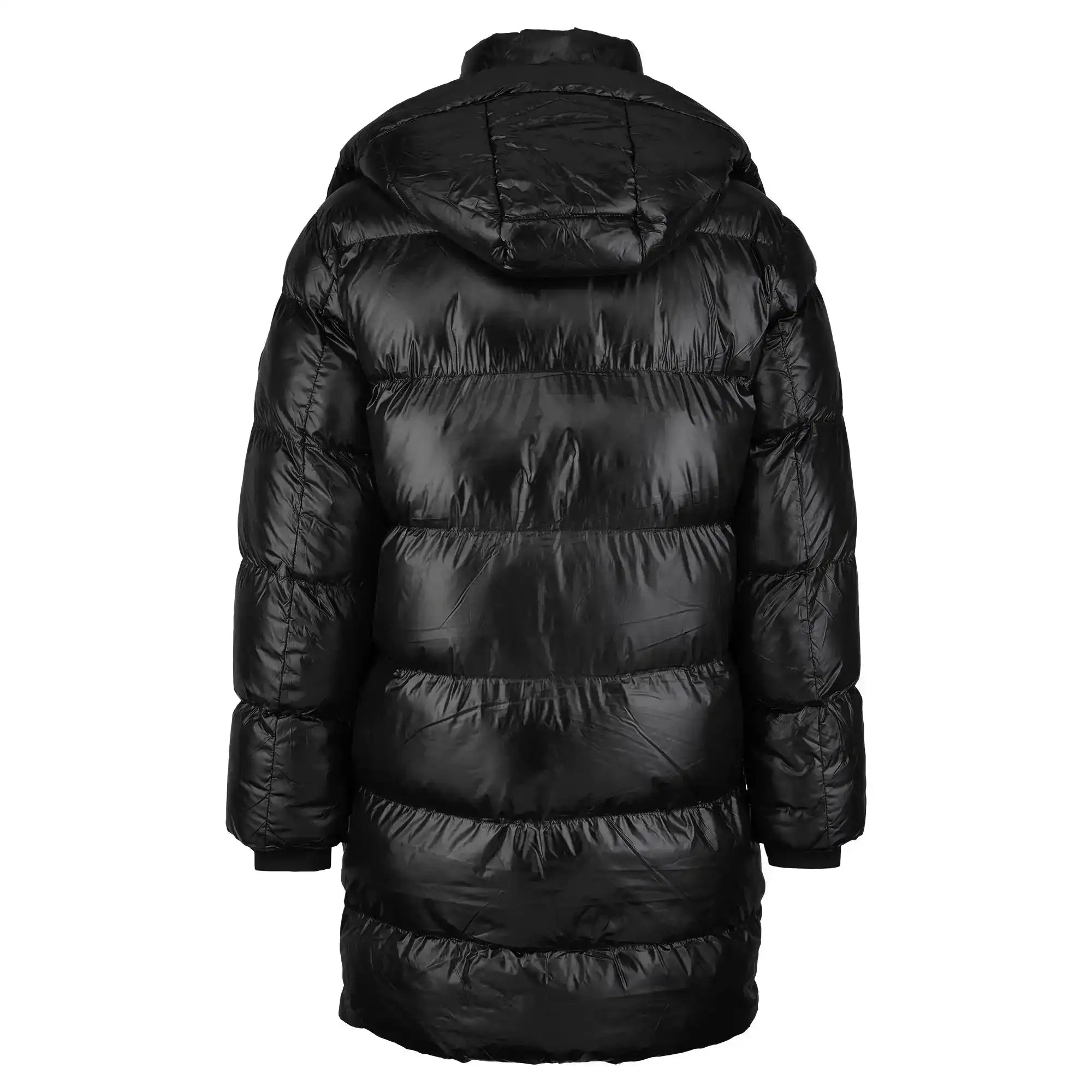 Die trueprodigy Herren Winterjacke mit abnehmbarer Kapuze im Regular Fit ist ein langer, schwarzer Parka in glänzender Optik mit horizontaler Steppung, der hinten gezeigt wird und für zusätzlichen Schutz über die Hüfte reicht.