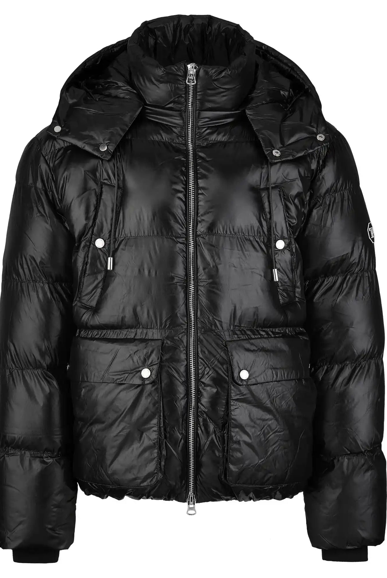 Die trueprodigy Damen Winterjacke mit hochglänzender Oberfläche im Regular Fit überzeugt durch Frontreißverschluss, große Druckknopftaschen, hohe Kragen, abnehmbare Kapuze, gesteppte Silhouette und elastische Bündchen.