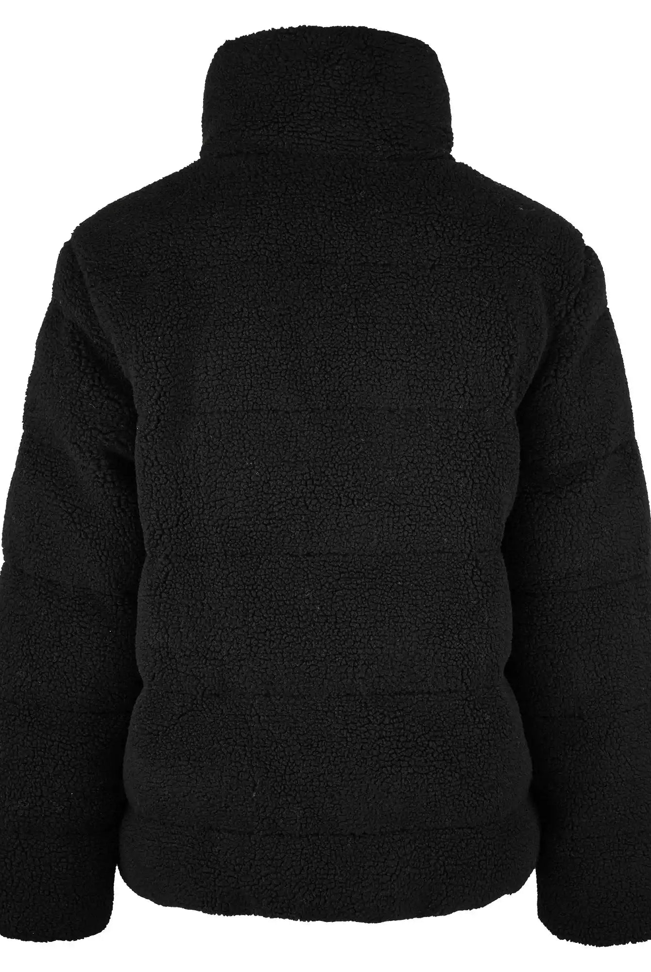 Eine schwarze Damen Winterjacke mit flauschiger Sherpa-Oberfläche im Oversized Fit von trueprodigy wird von hinten auf weißem Hintergrund gezeigt. Die Jacke hat lange Ärmel, einen Stehkragen und sorgt für gemütlichen Tragekomfort.