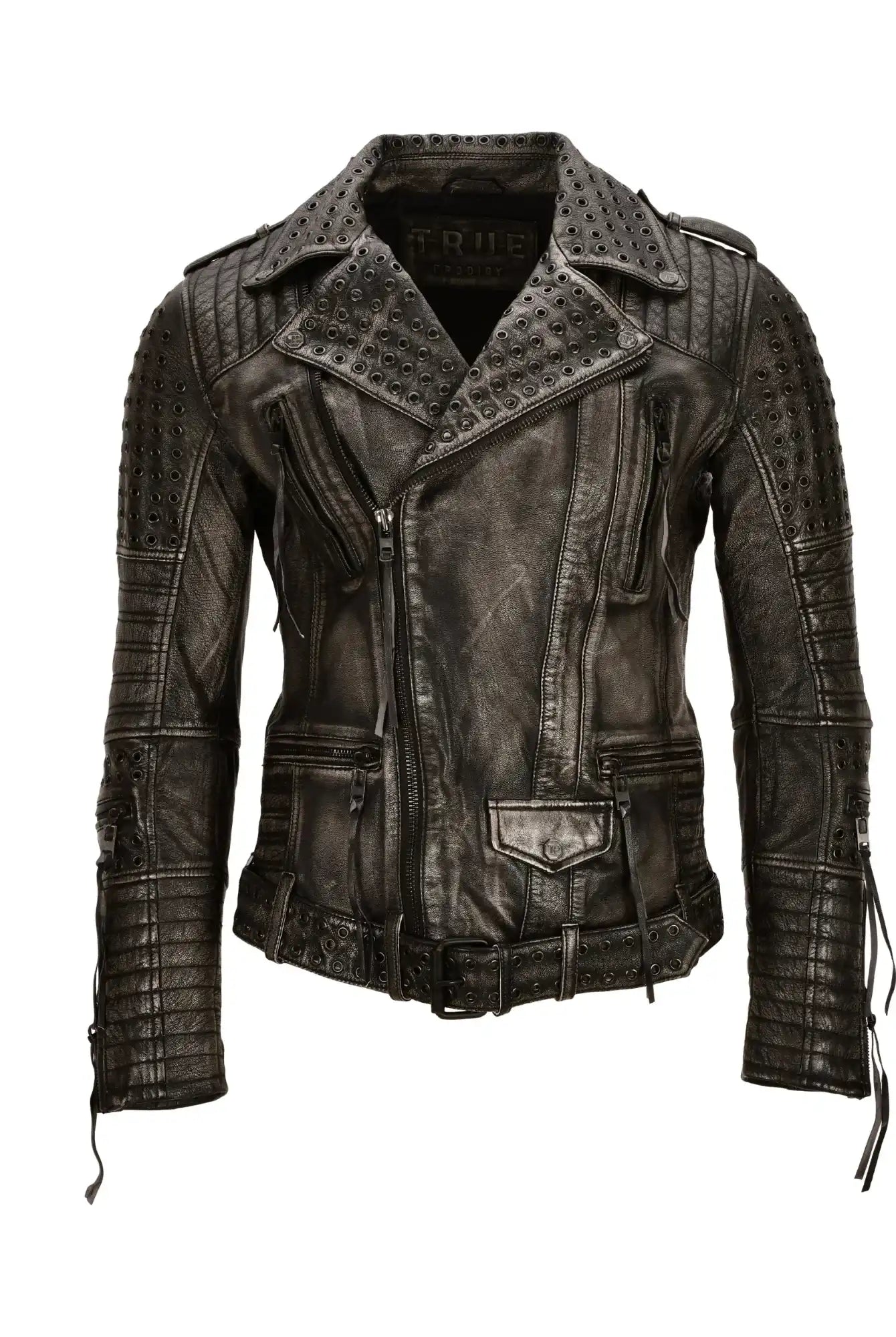 Die trueprodigy Geralt Vintage Lederjacke mit Ösen besticht durch gesteppte Details, Metallösen an Schultern, Ärmeln und Taille, mehrere Reißverschlüsse sowie Taillengürtel - präsentiert vor weißem Hintergrund.