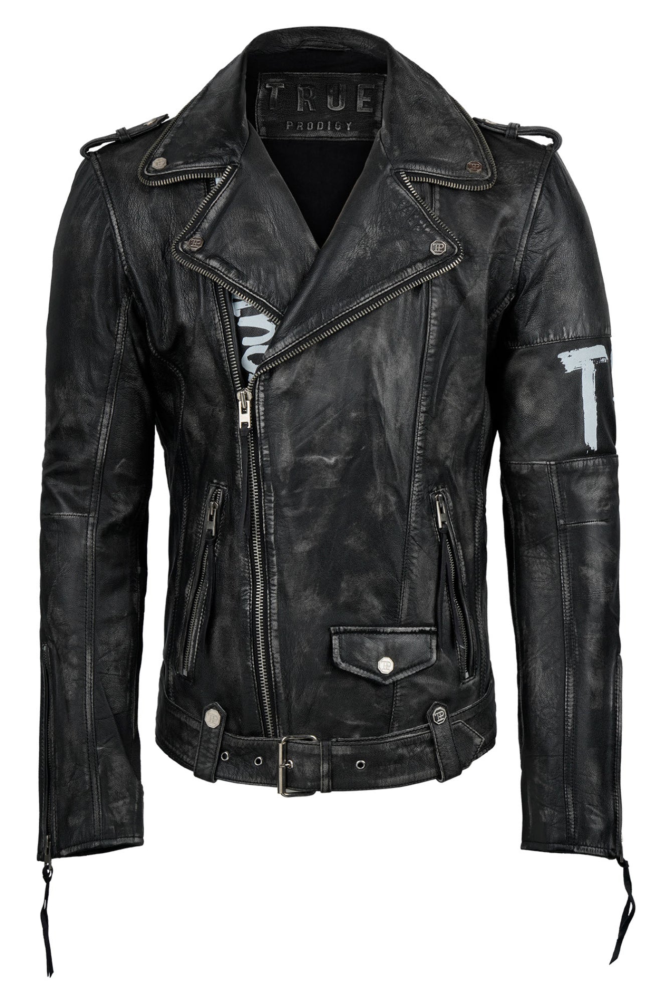 Die trueprodigy Biker Lederjacke Herren "Russell" besticht in Schwarz im klassischen Biker-Look mit Rücken-Print, diagonalem Frontreißverschluss, Reißverschlusstaschen, Epauletten, Gürtel und abgenutztem Finish.