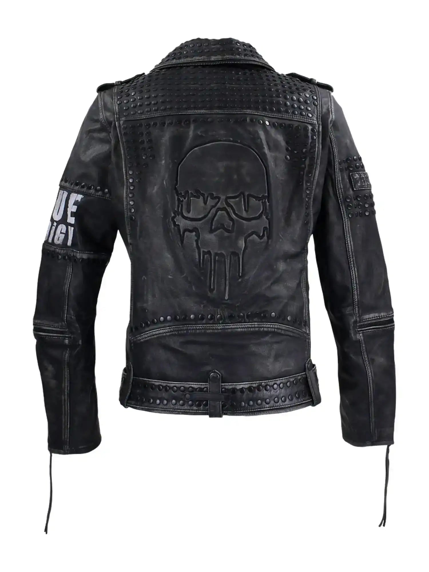 Die Dwayne Lederjacke mit Nieten und Druck von trueprodigy ist eine schwarze Herrenlederjacke im Biker-Stil mit Metallnieten, einem großen geprägten Totenkopf auf dem Rücken, Reißverschlussdetails, Nähten und einem weißen Aufnäher auf dem rechten Ärmel.