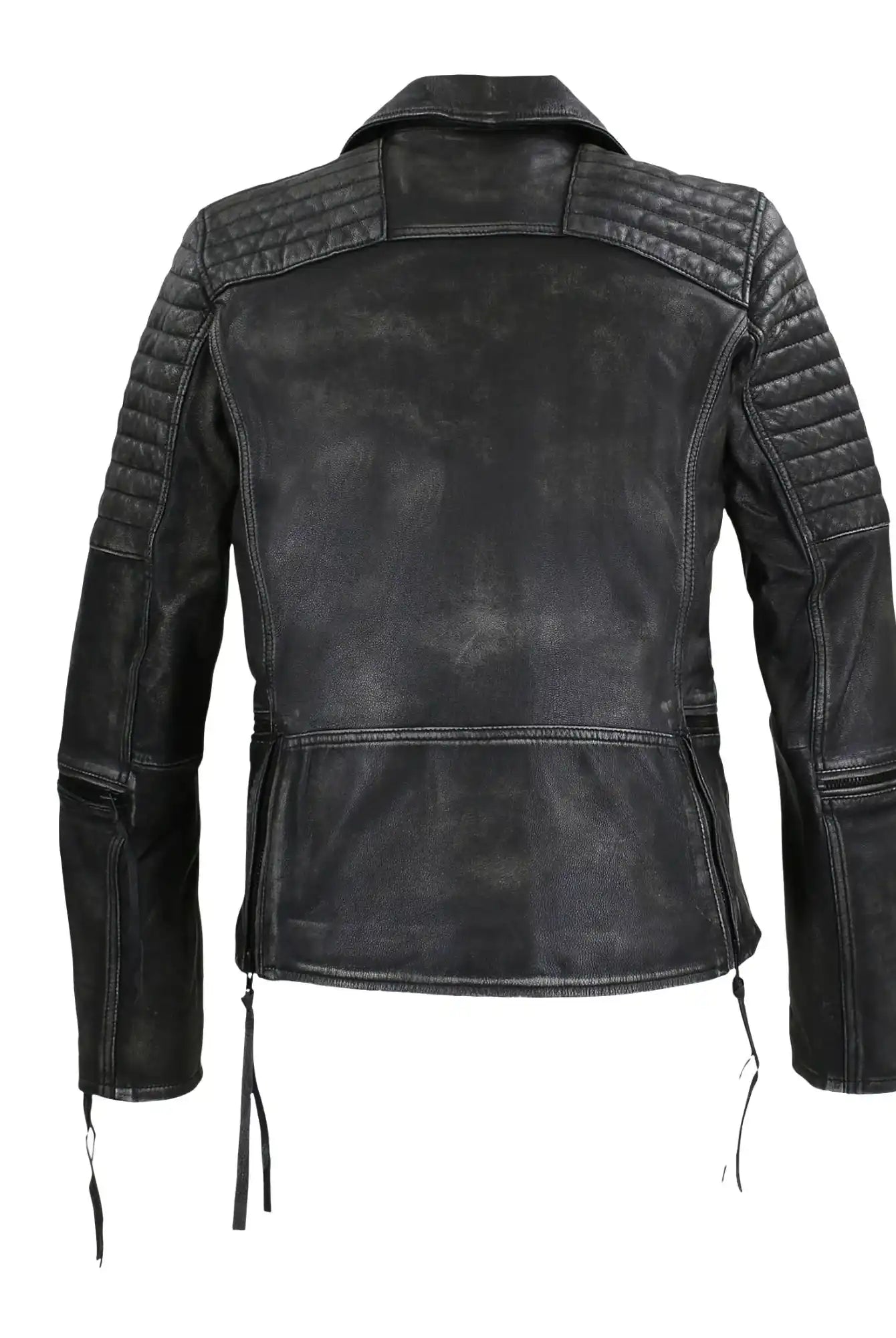 Die Bryan Lederjacke mit Vintage Optik von trueprodigy aus schwarzem Ziegenleder zeigt sich im klassischen Biker-Stil mit gesteppten Schultern, zwei Reißverschlüssen an jedem Ärmel und geradem Saum mit verstellbaren Seitenriemen.