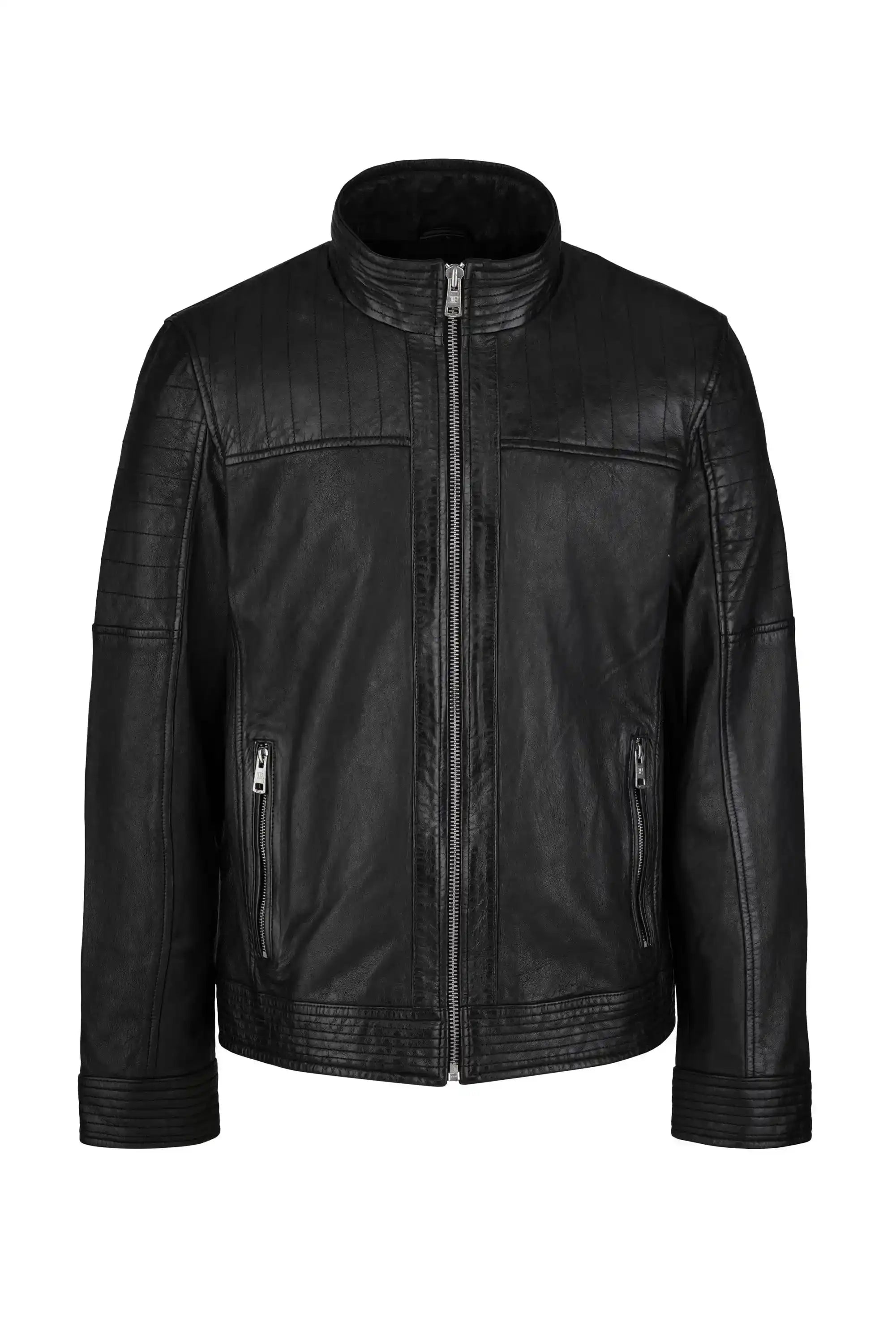 Die trueprodigy Herren Lederjacke aus Schafsleder in Schwarz mit klassischem Blouson-Schnitt bietet Frontreißverschluss, zwei seitliche Reißverschlusstaschen, Stehkragen und gesteppte Details an Schultern und Bündchen.