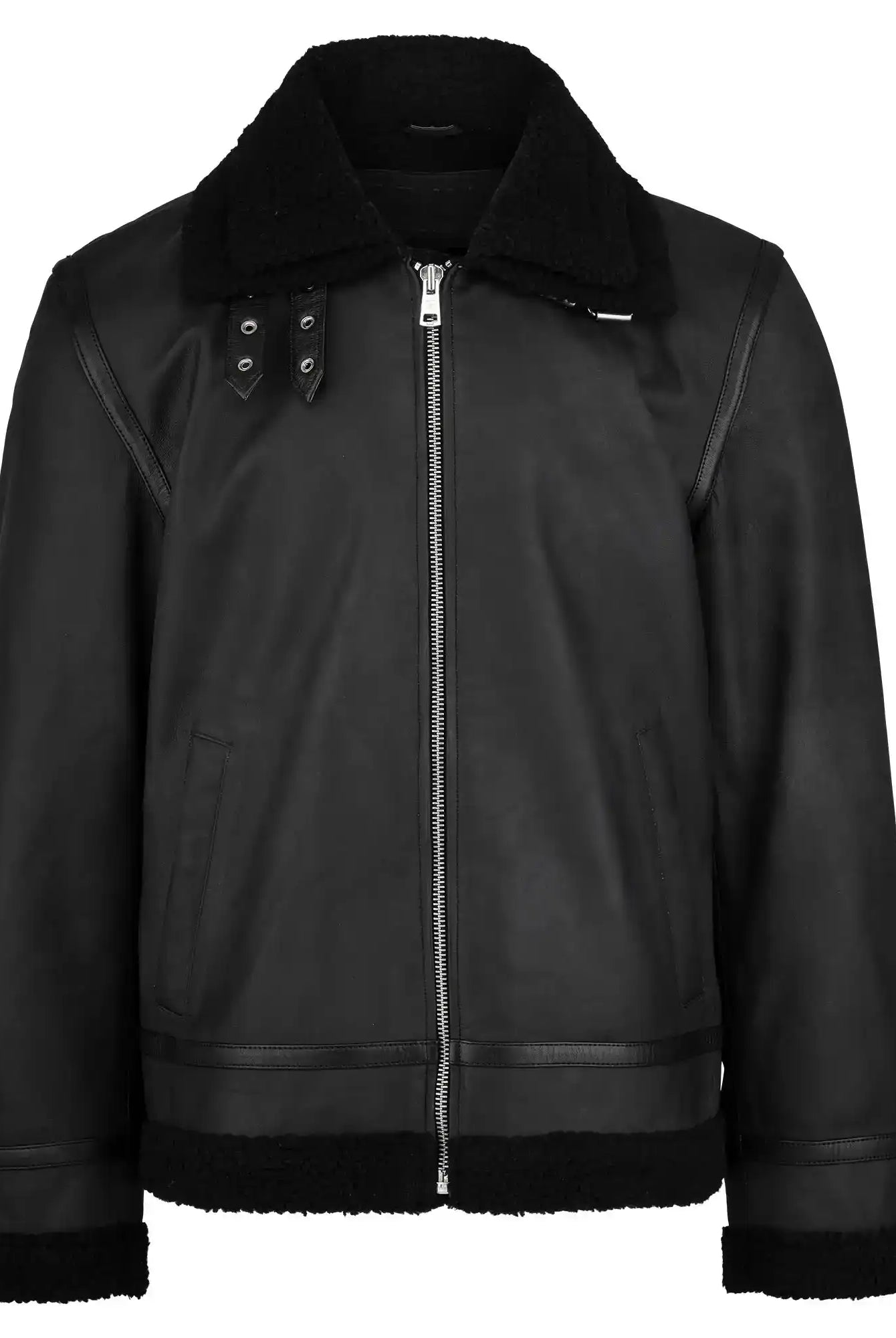 Die trueprodigy Herren Lederjacke aus Schafsleder in Schwarz im Aviator-Stil mit Fellbesatz zeigt sich mit Scherling-Kragen und -Futter, Frontreißverschluss, zwei Seitentaschen und verstellbaren Kragenriemen vor weißem Hintergrund.