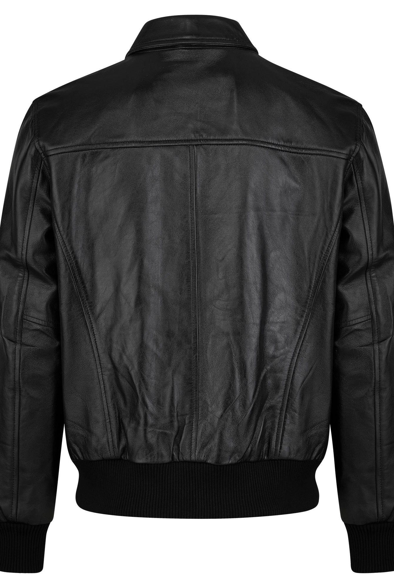 Die trueprodigy Herren Lederjacke aus Schafsleder in Schwarz zeigt sich mit klassischem Blouson-Schnitt, glattem, leicht glänzendem Material, gerippten Bündchen und Saum sowie kurzem Kragen und geradem Schulter-Joke.