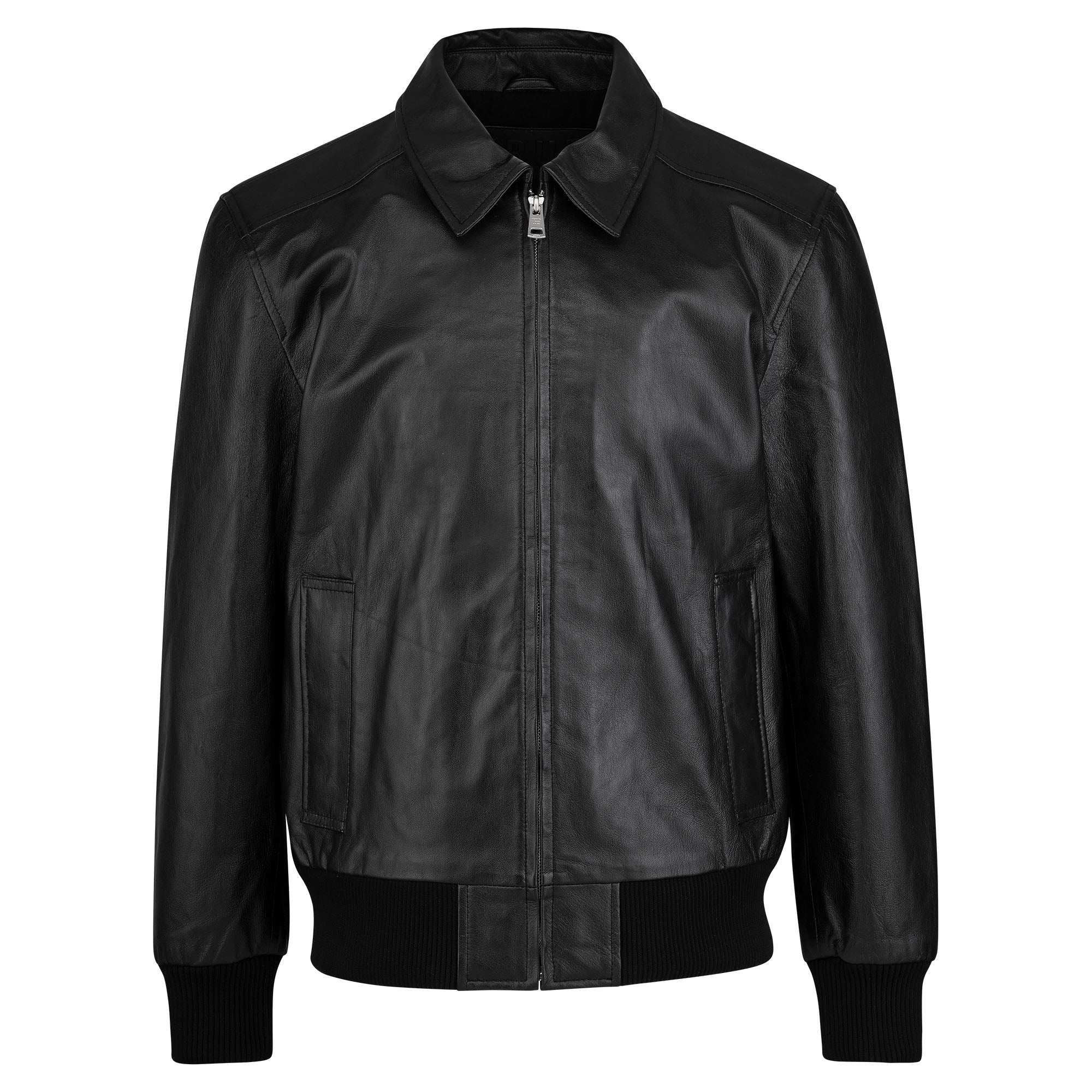 Die trueprodigy Herren Lederjacke aus Schafsleder in Schwarz präsentiert sich im klassischen Blouson-Schnitt mit Frontreißverschluss, seitlichen Taschen sowie Rippbündchen an Ärmeln und Bund, abgebildet vor weißem Hintergrund.