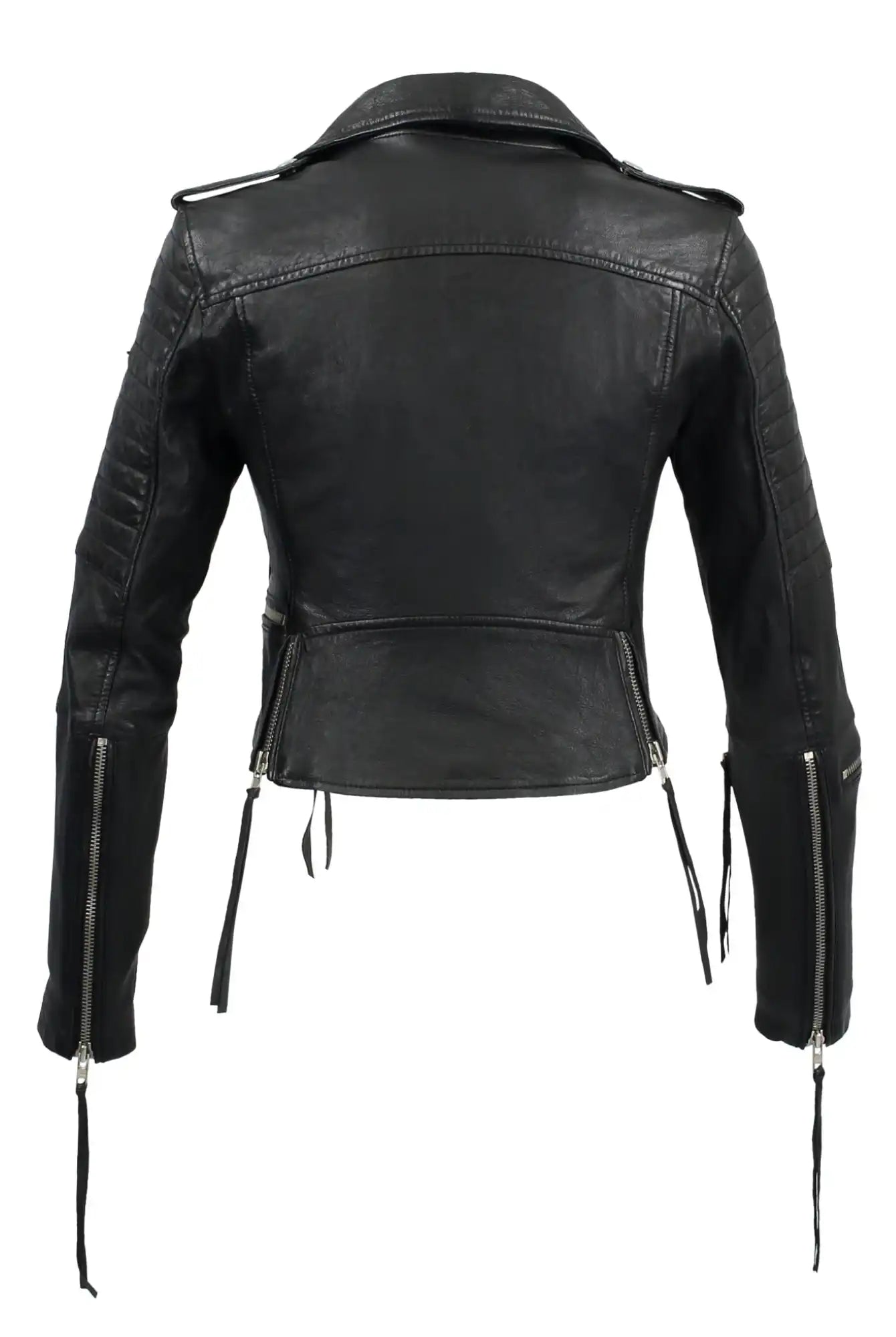 Die Jade Biker Lederjacke von trueprodigy ist eine schwarze Damen Lederjacke von hinten gesehen, mit gesteppten Details an Schultern und Ärmeln, Reißverschlussbündchen, Schulterklappen und langen Lederquasten an Seiten und Bündchen.