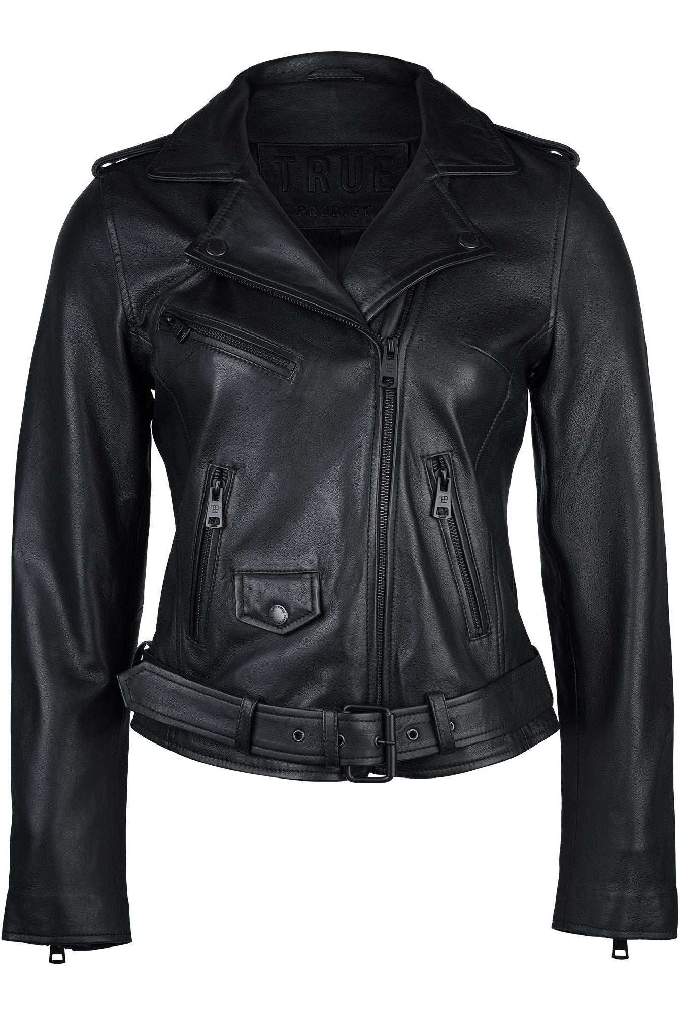 Die Laura Feminine Bikerjacke mit Gürtel & Schulterriegeln von trueprodigy ist eine schwarze Damen-Lederjacke aus Schafsleder mit Reißverschlusstaschen, Taillengürtel, Notch-Kragen und sichtbaren Nähten, präsentiert vor weißem Hintergrund.