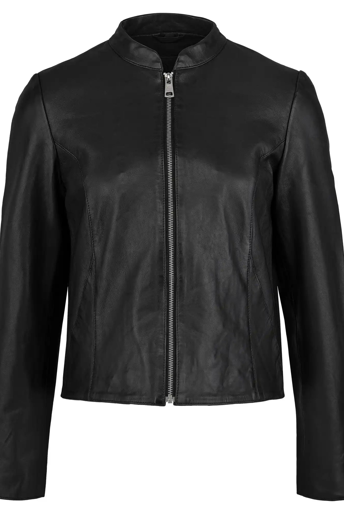 Die trueprodigy Damen Lederjacke aus feinem Schafsleder in Schwarz besticht durch ihr minimalistisches Design, einen Frontreißverschluss, lange Ärmel und einen kragenlosen Ausschnitt vor weißem Hintergrund.