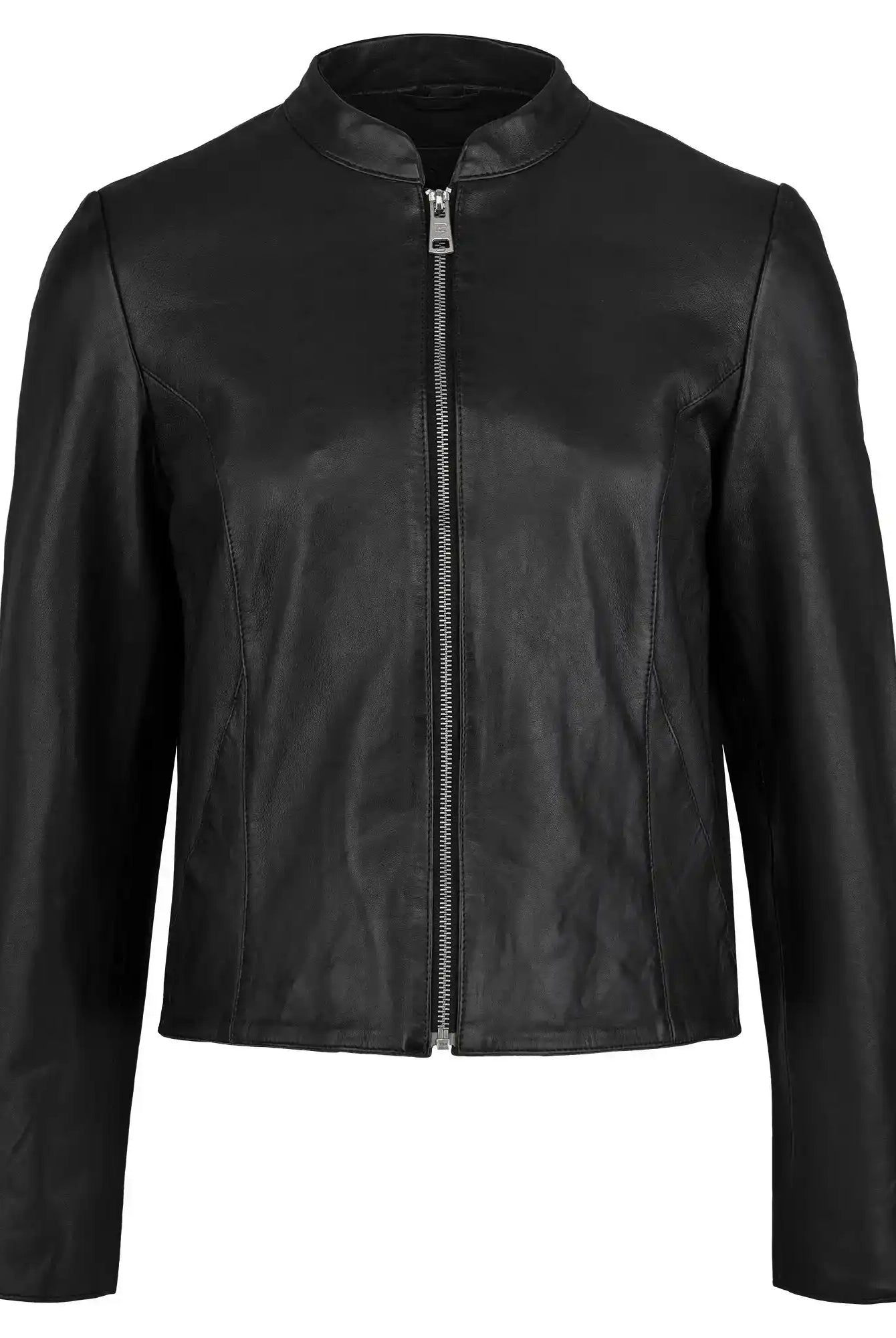 Die trueprodigy Damen Lederjacke aus feinem Schafsleder in Schwarz besticht durch ihr minimalistisches Design, einen Frontreißverschluss, lange Ärmel und einen kragenlosen Ausschnitt vor weißem Hintergrund.