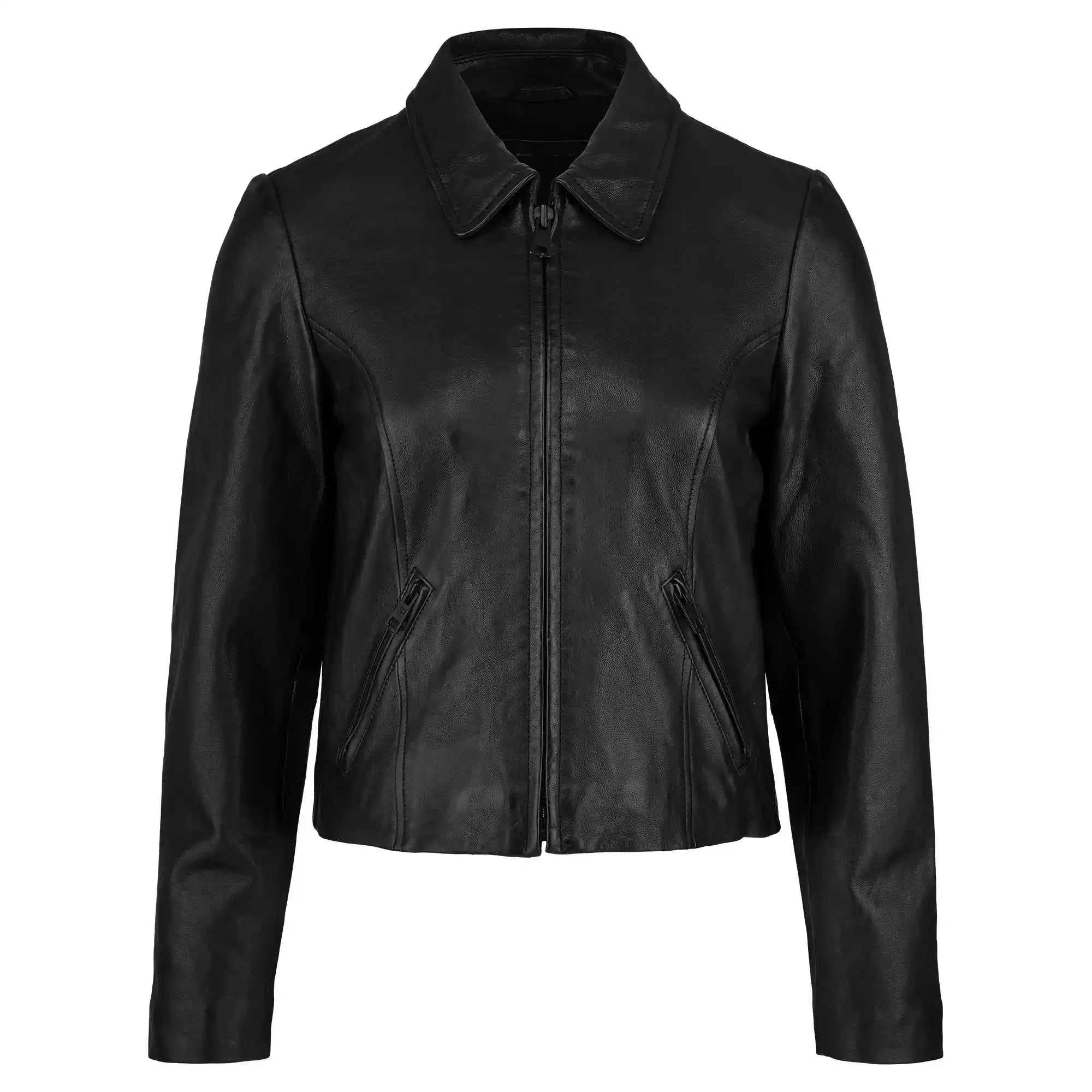 Die trueprodigy Damen Lederjacke aus Schafsleder in Schwarz überzeugt mit minimalistischem Design, Blouson-Stil, Frontreißverschluss, zwei seitlichen Ziptaschen, klassischem Kragen und langen Ärmeln - präsentiert vor weißem Hintergrund.