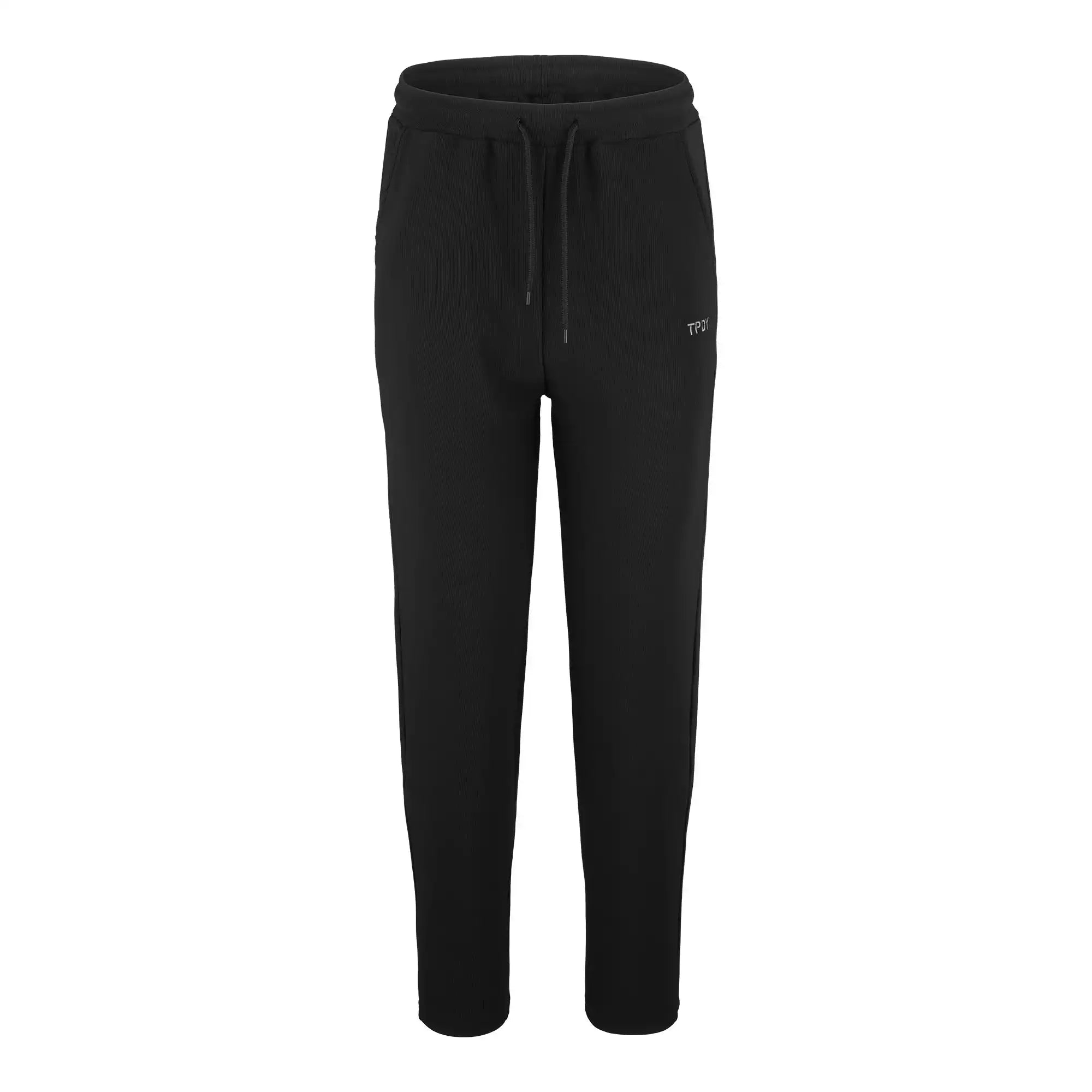 Der trueprodigy Ewan Jogger mit Stickerei hat eine reguläre Passform, einen elastischen Bund, einen Kordelzug und spitz zulaufende Beine, von vorne auf weißem Grund.