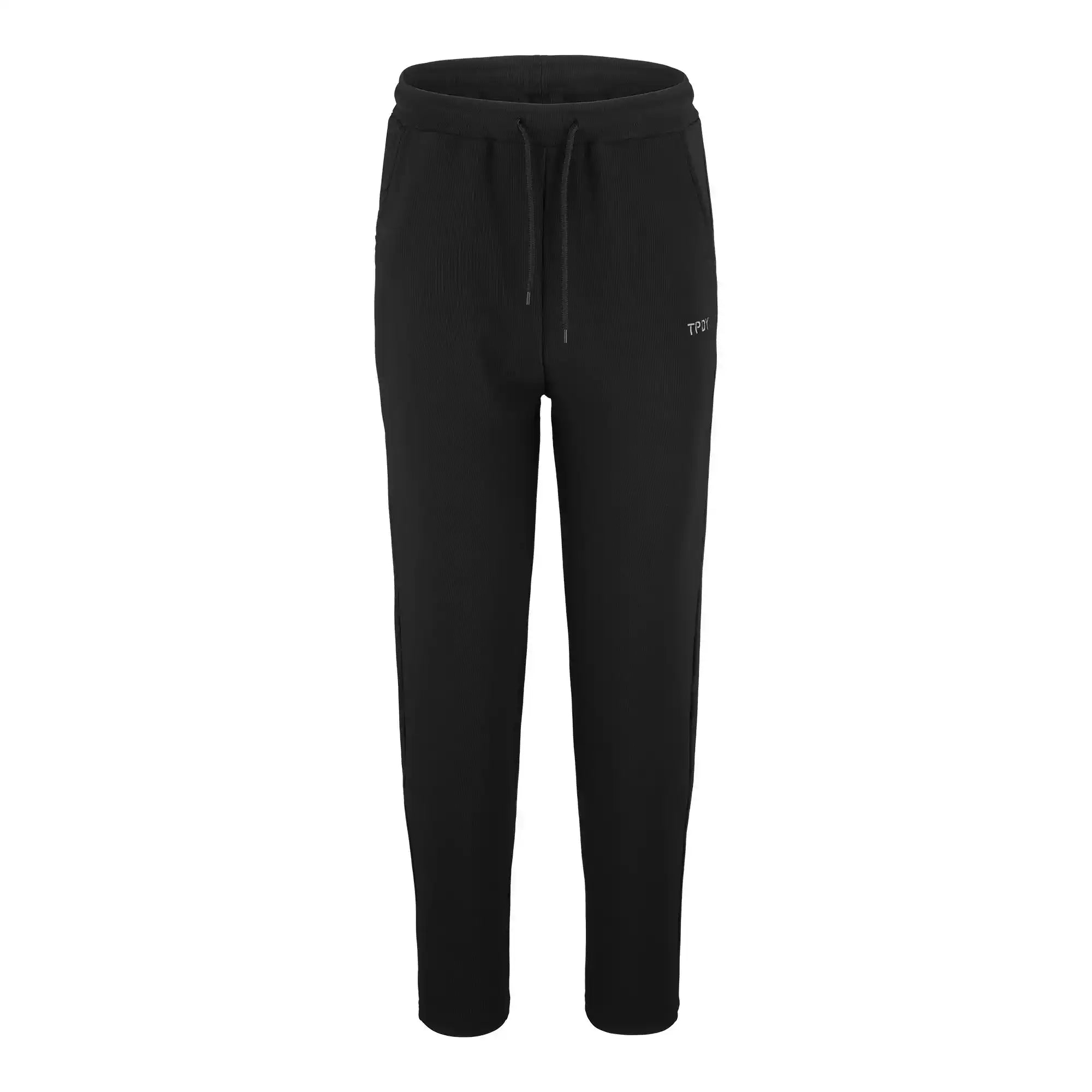 Der trueprodigy Ewan Jogger mit Stickerei hat eine reguläre Passform, einen elastischen Bund, einen Kordelzug und spitz zulaufende Beine, von vorne auf weißem Grund.