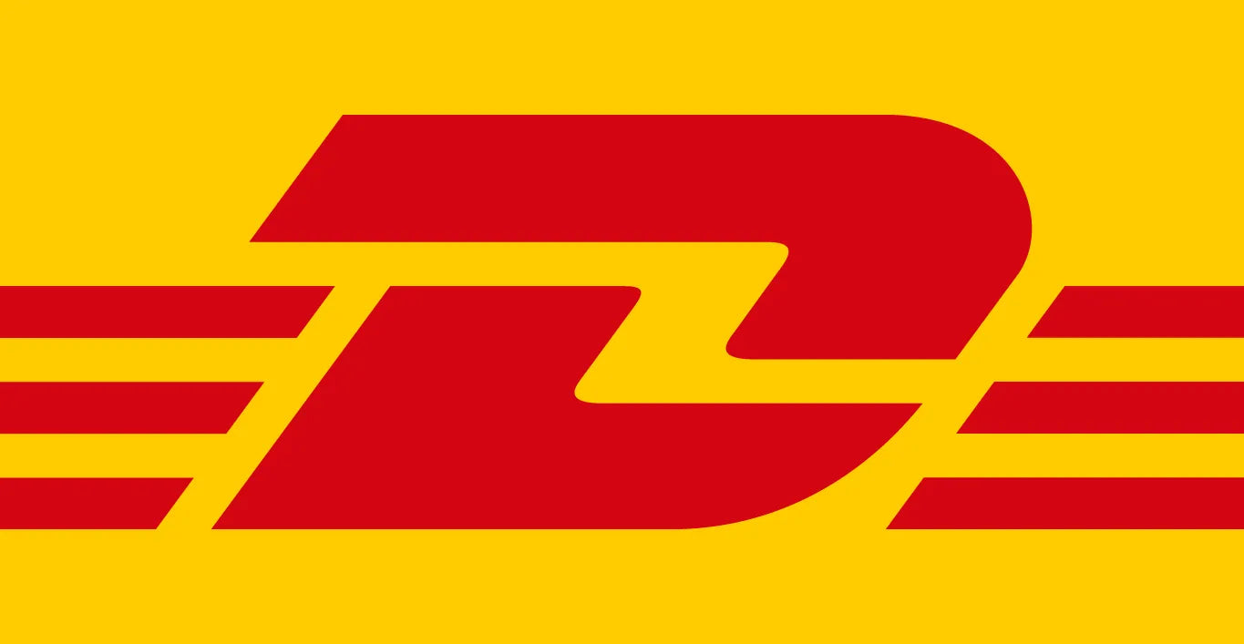 Das Bild zeigt das Logo von DHL. Es besteht aus einem stilisierten roten Buchstaben „D“ mit horizontalen Linien rechts auf gelbem Hintergrund.