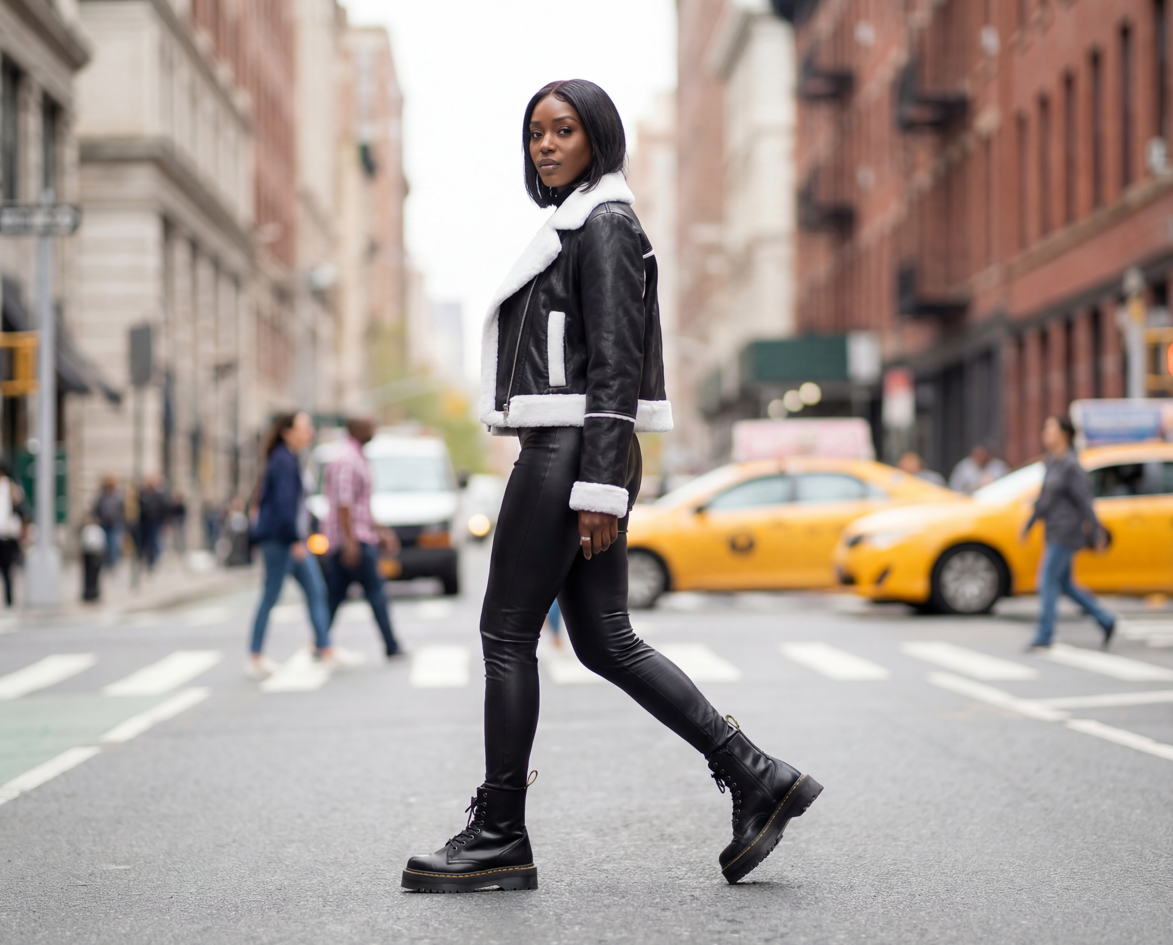 SO EINFACH KOMBINIERST DU DIE HERBST & WINTER TRENDFARBEN 2024